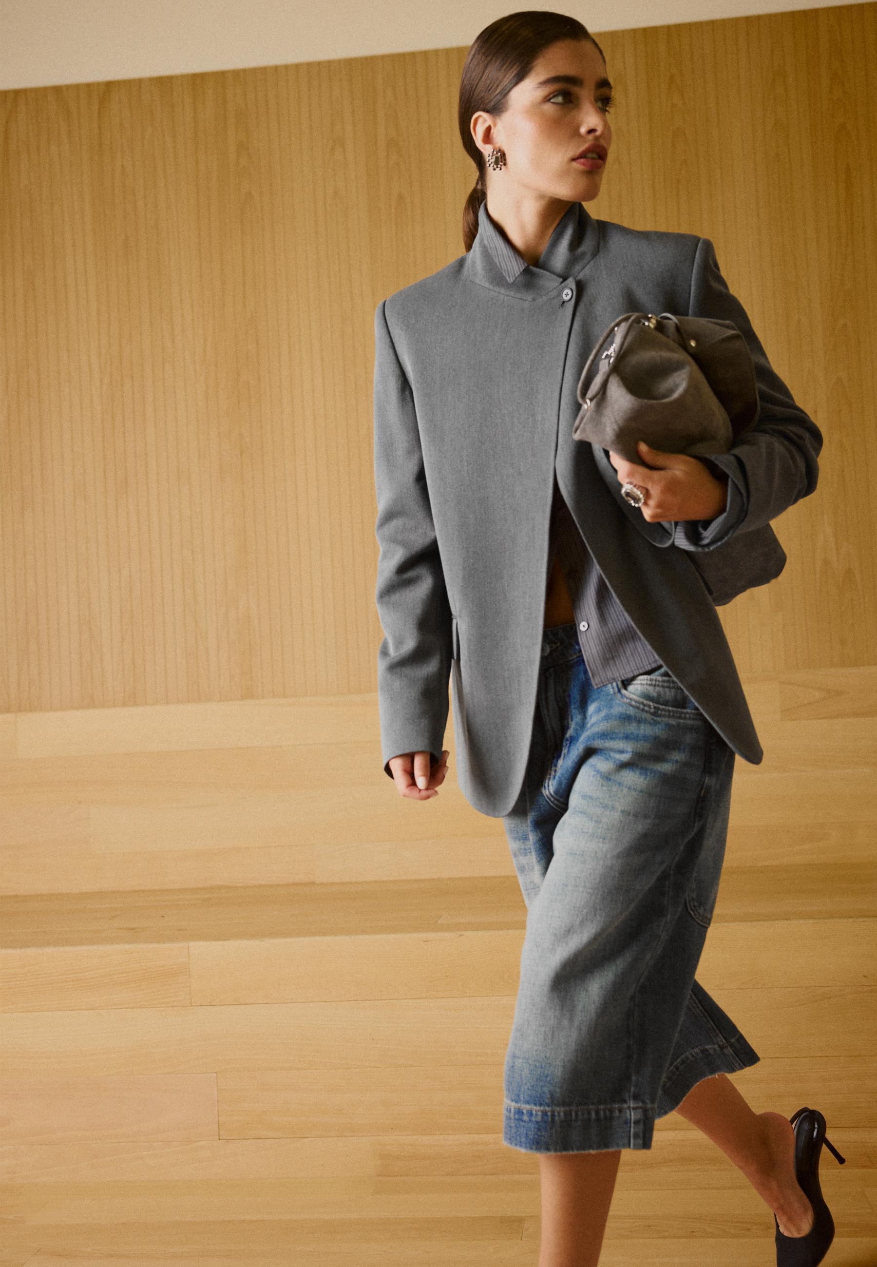 Asymmetric blazer — Grey