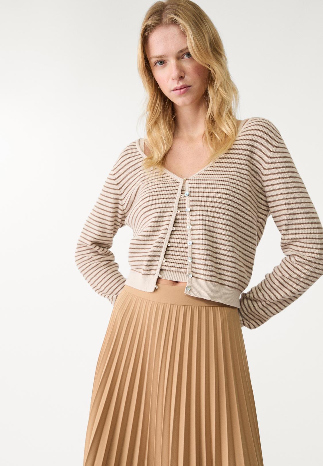 Falda Moda OtoÃ±o Invierno 2022 Stradivarius Minifalda Beige: La