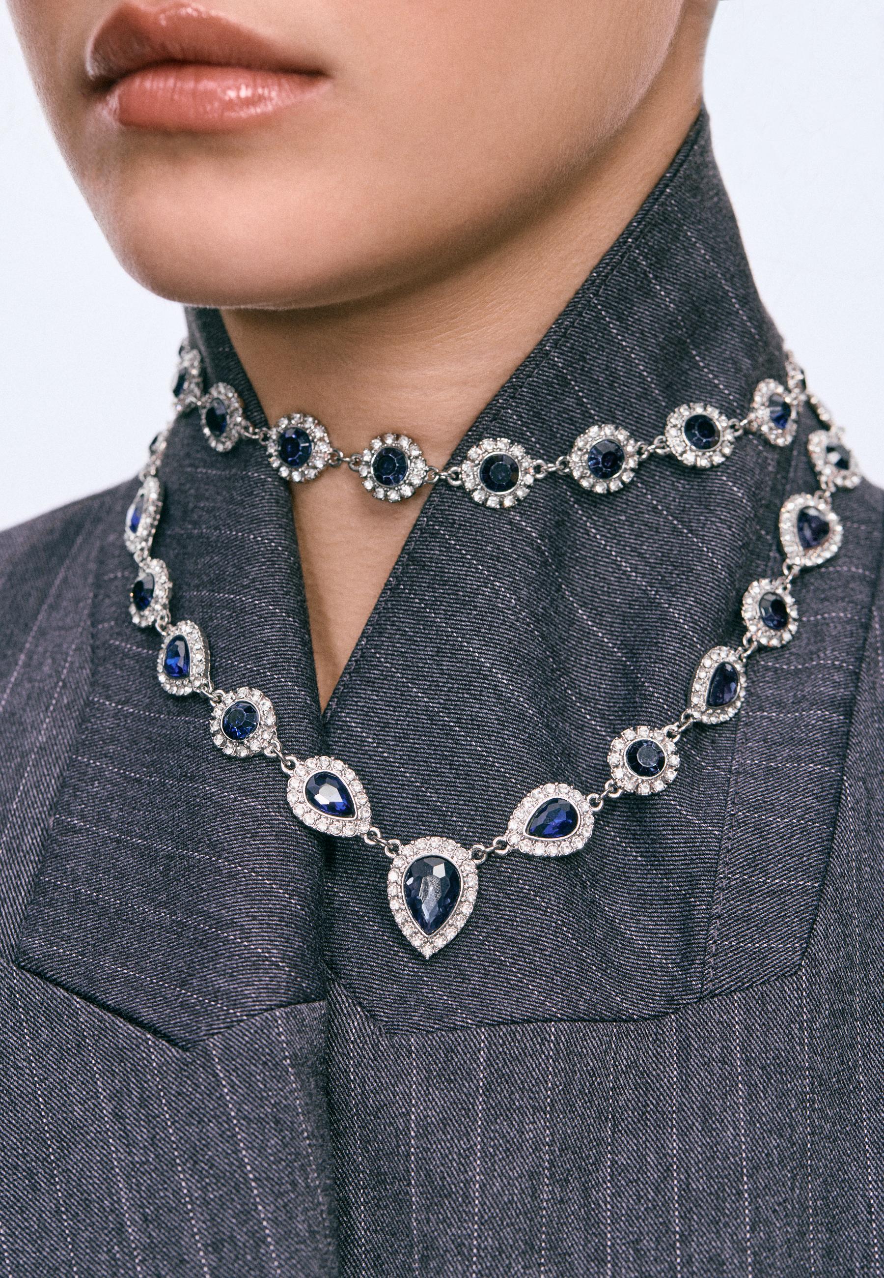 Jewelled necklace — Grey