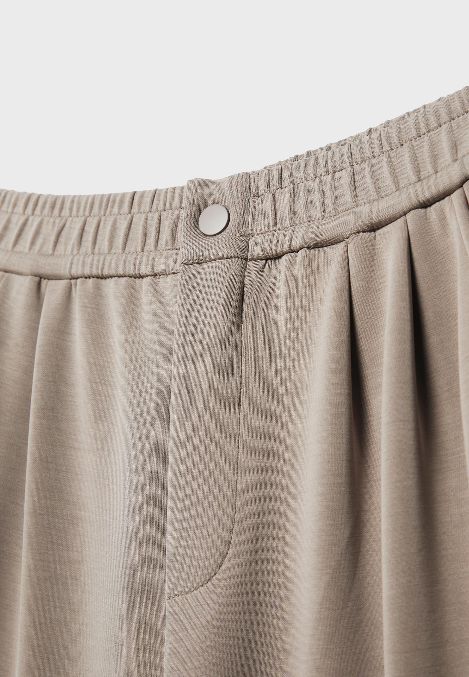 Soft-touch darted trousers — Beige