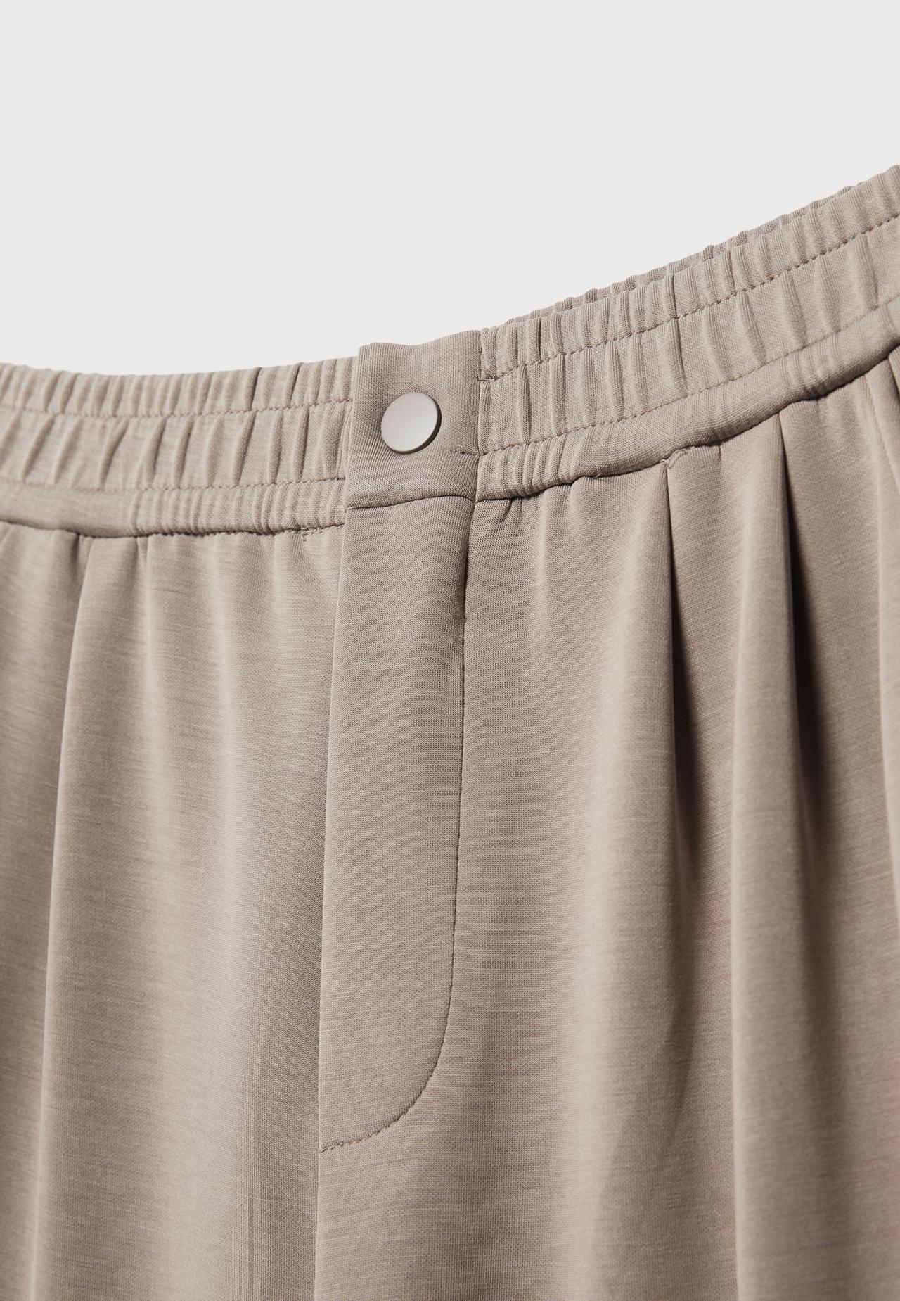 Soft-touch darted trousers — Beige