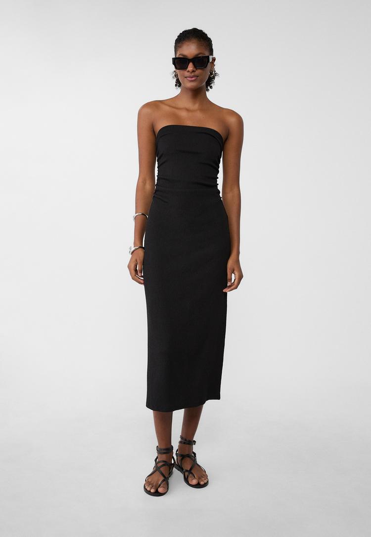 vestito midi con spalle scoperte e texture