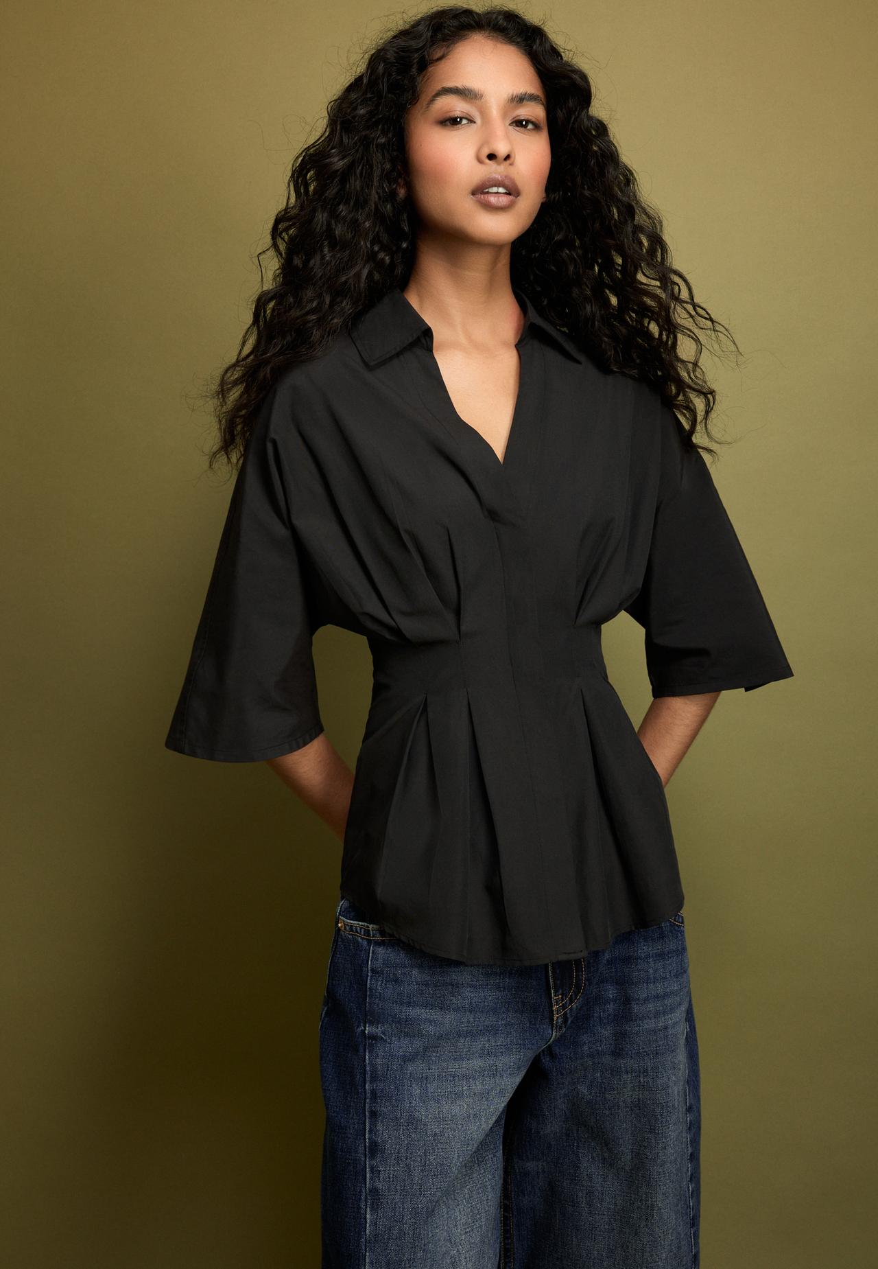 Fitted kimono sleeve shirt with pleats — Black