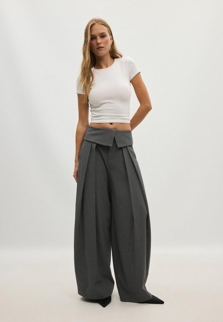 Stradivarius Hlače Širokih Nogavica S Preklopljenim Pojasom Dark Grey 32