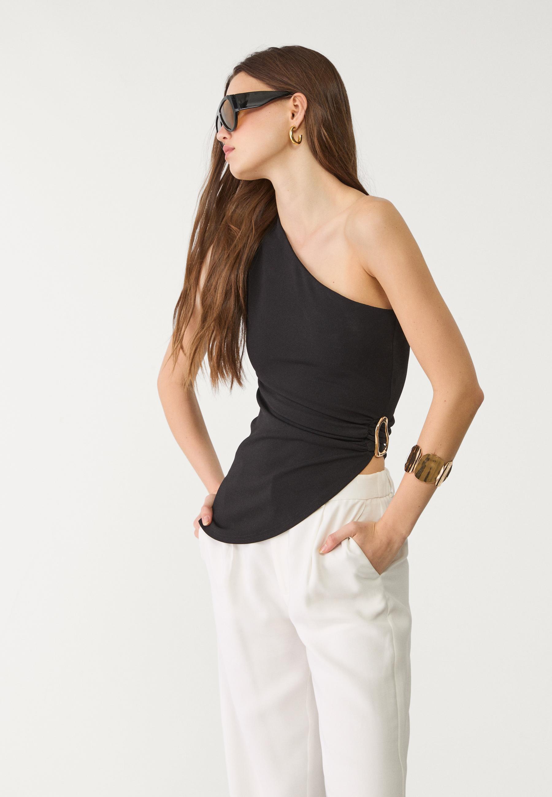 Asymmetric top with buckle detail - Women's fashion