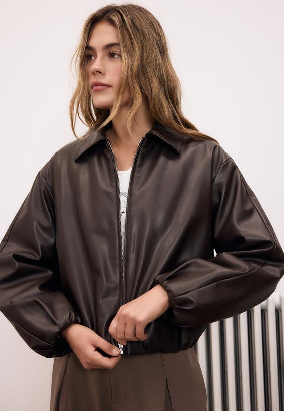 cazadora bomber acolchada efecto piel