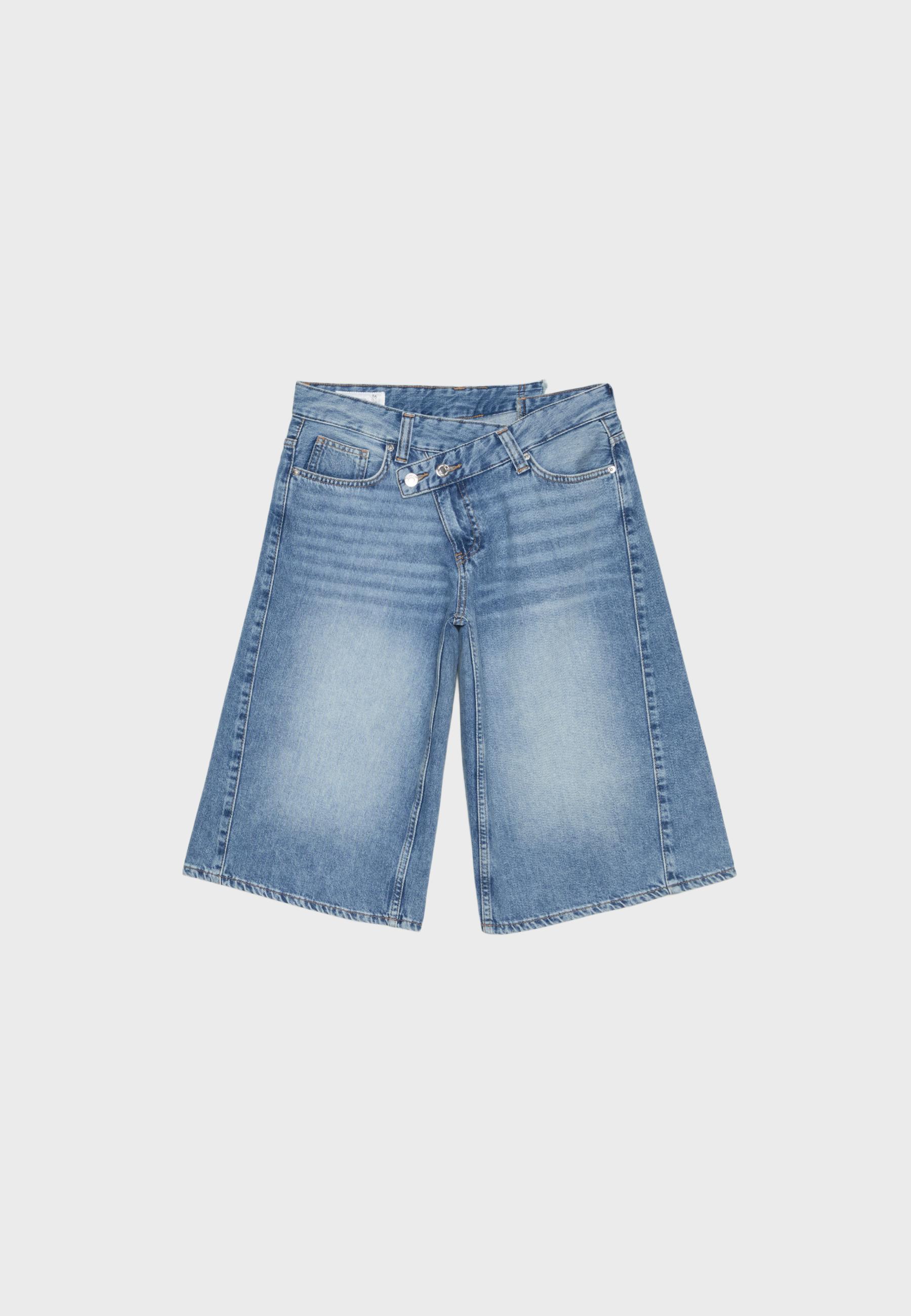 Cross-over waist Bermuda shorts