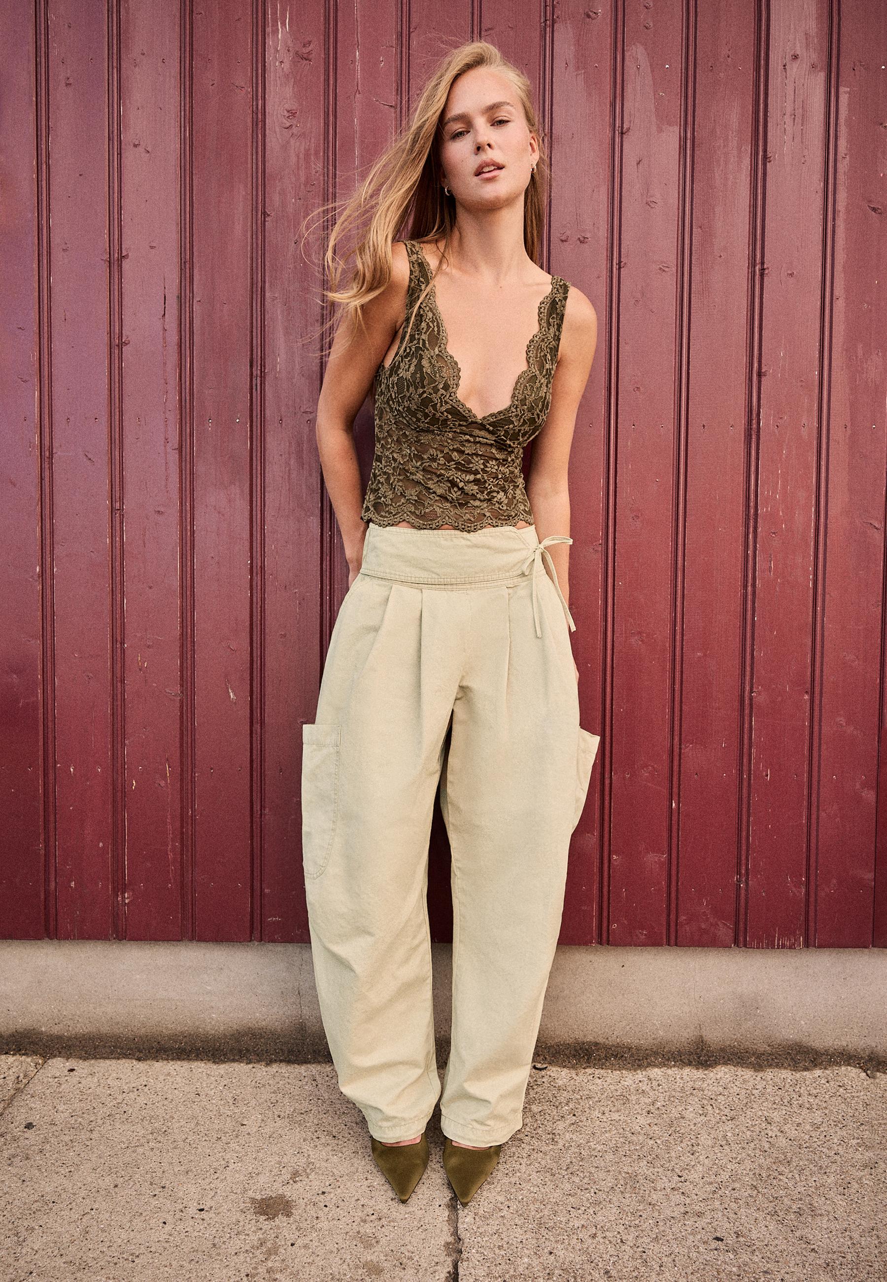 Wide-strap lace top — Khaki