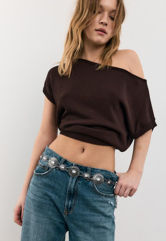 Pas Z Verižico In Cvetličnimi Detajli