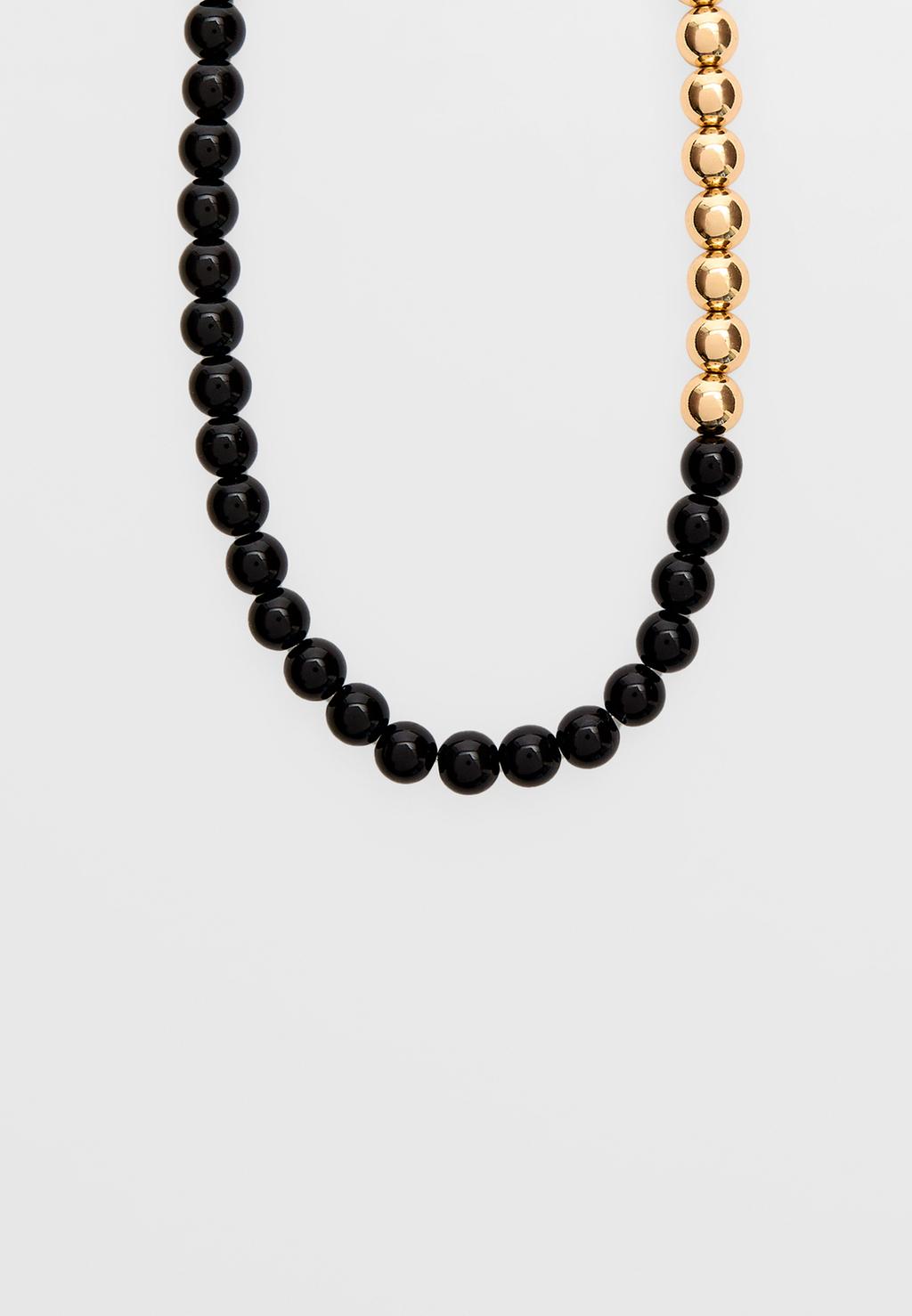 Collier perles contrastantes