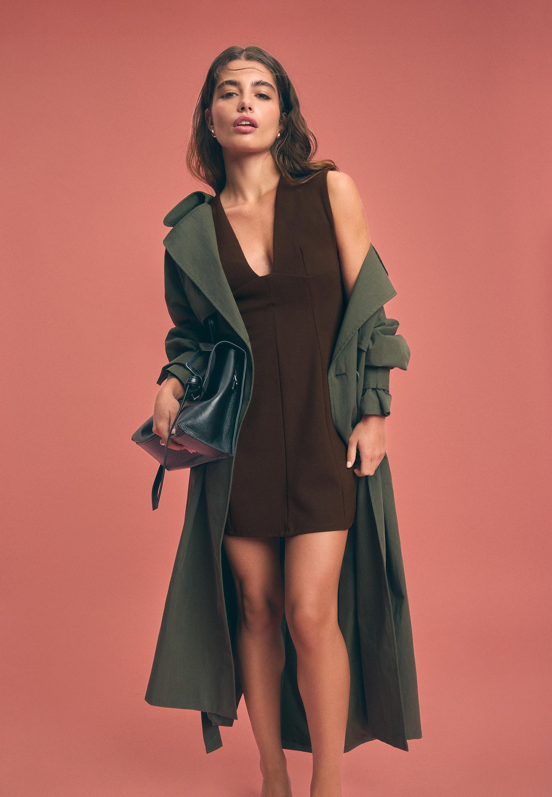 Short V-neck dress — Brown