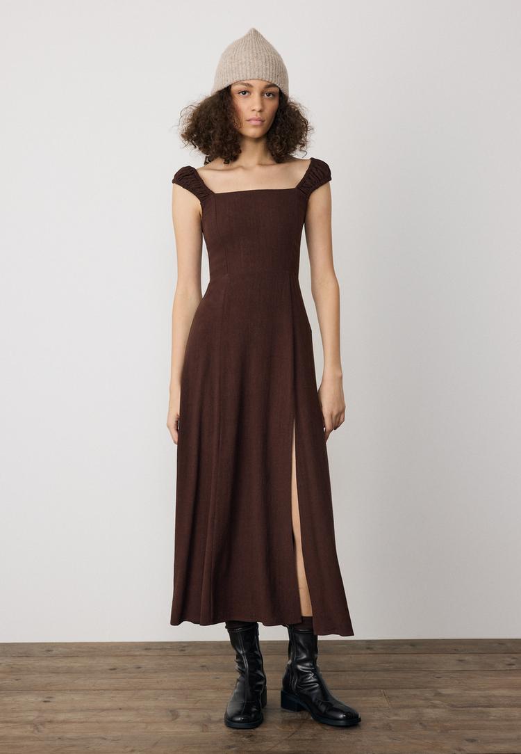 vloeiende midijurk met gekruiste rug van linnen