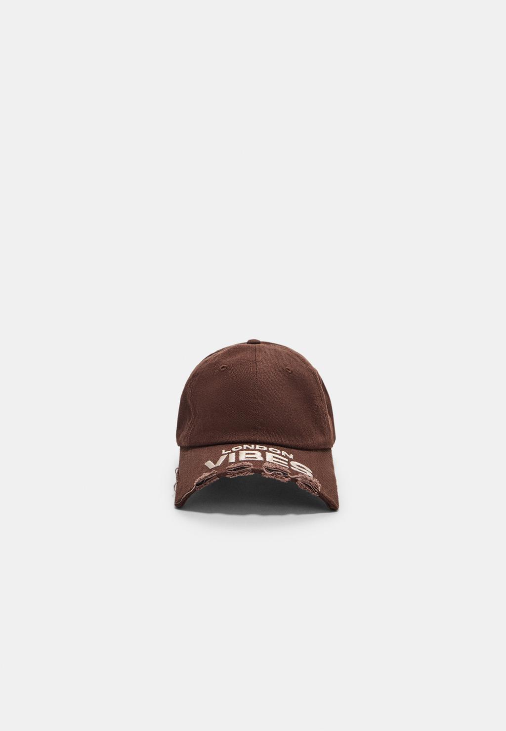 Cappellino con dettaglio ricamato