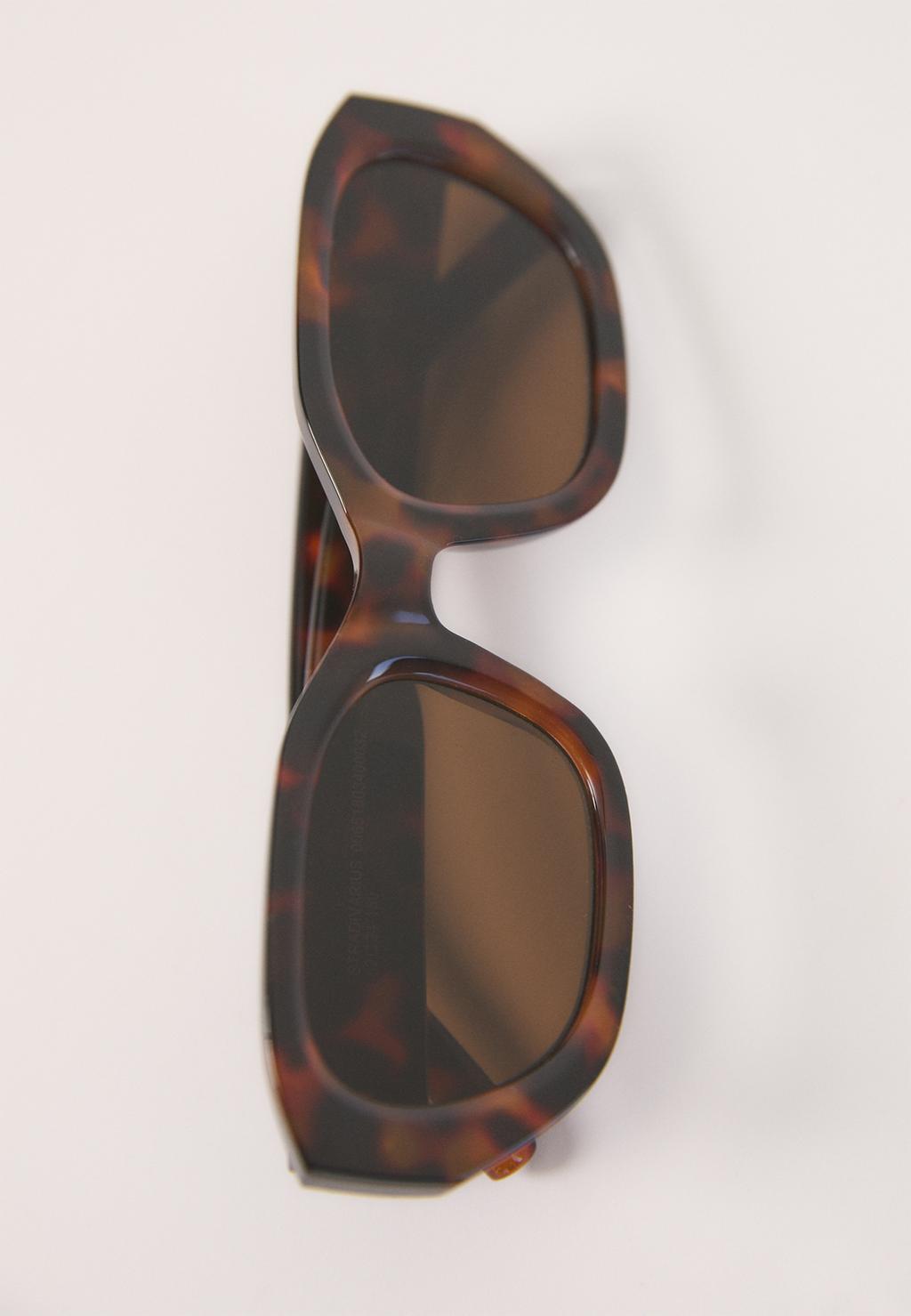 Geometric resin sunglasses