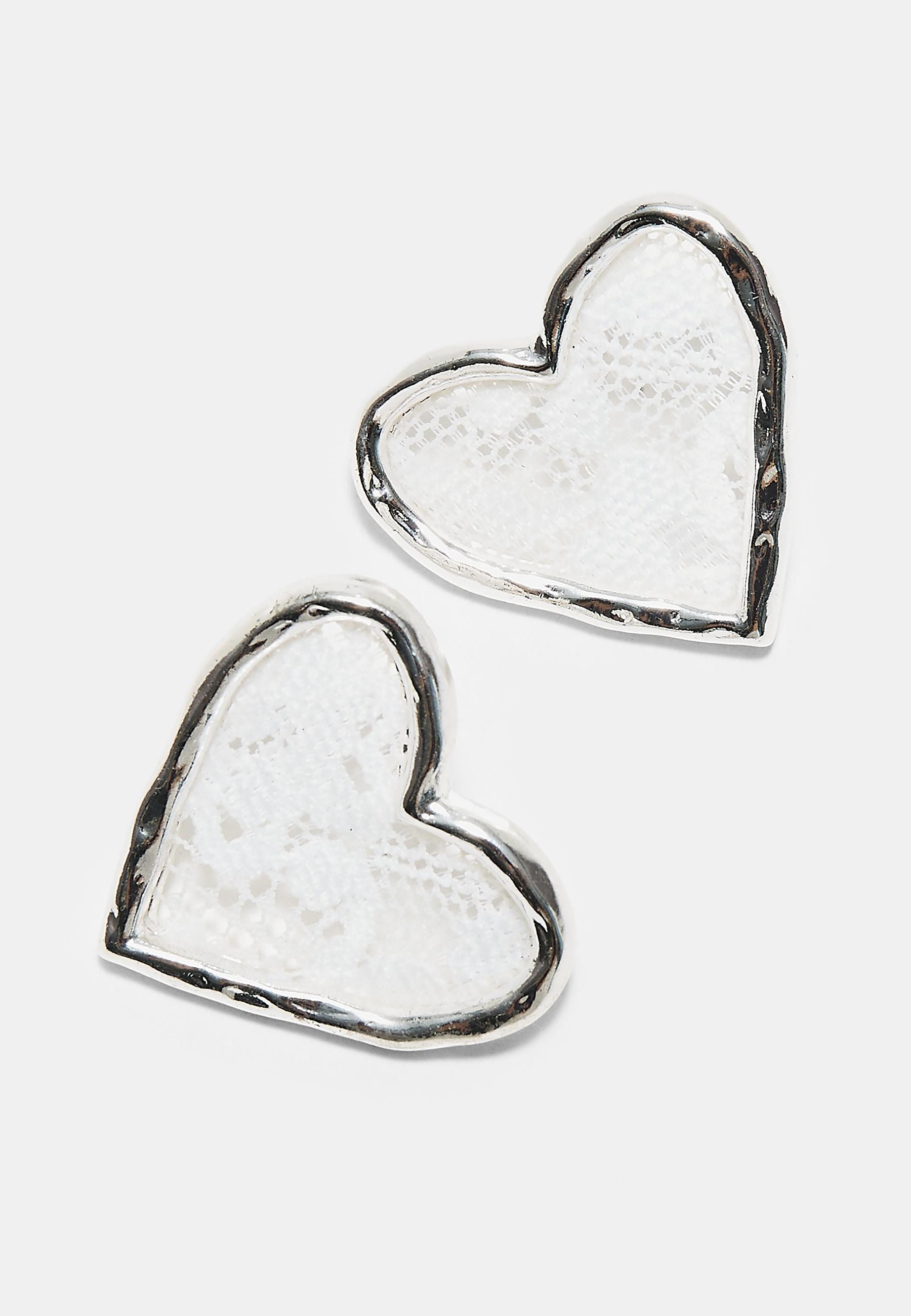 Lace heart stud earrings — Grey