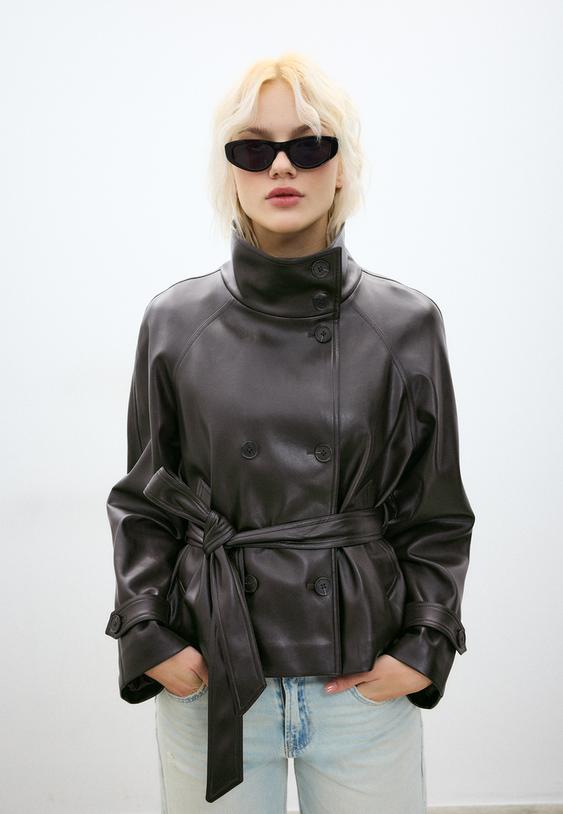 trench cuello alto efecto piel