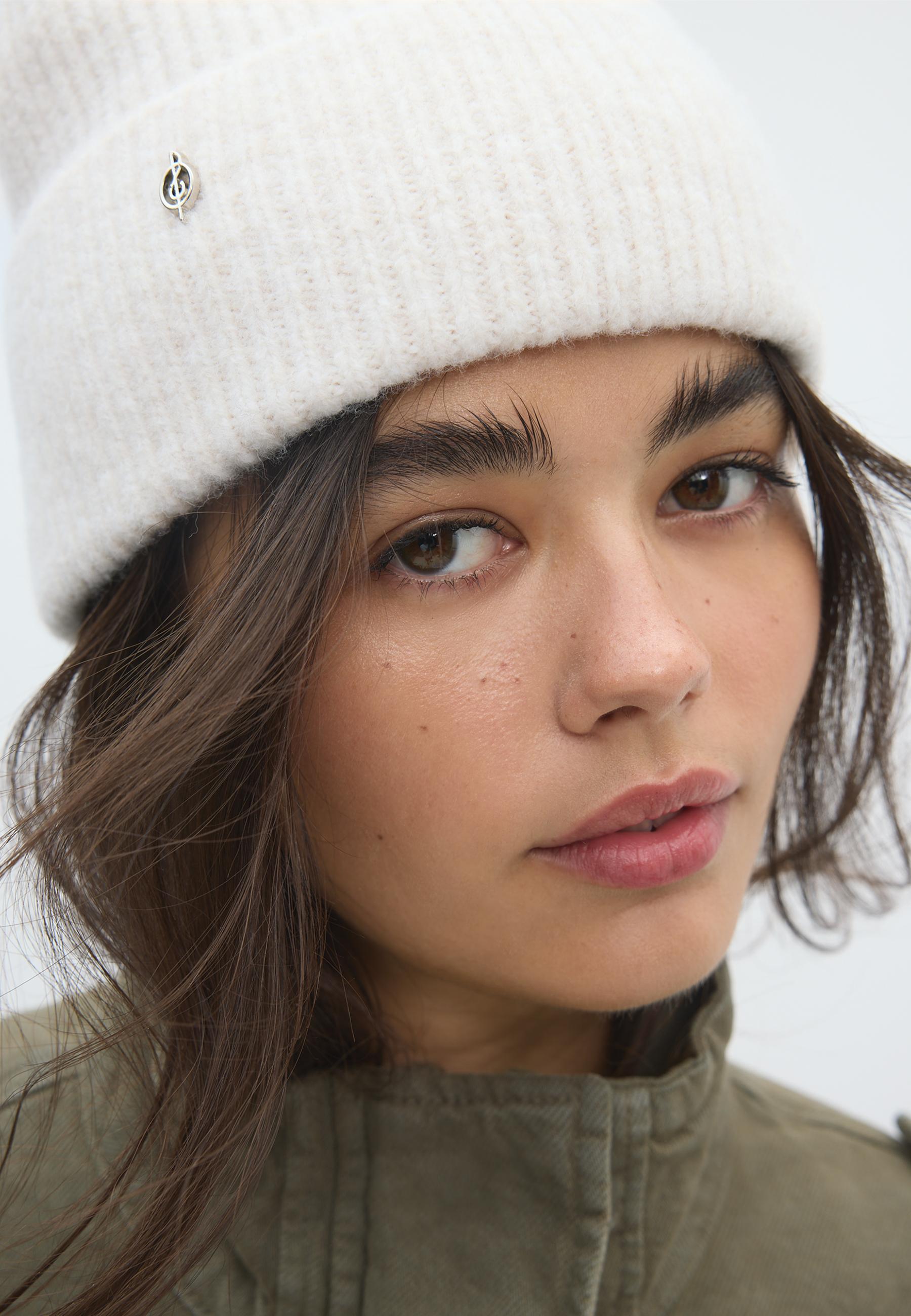 Basic knit hat — Ecru