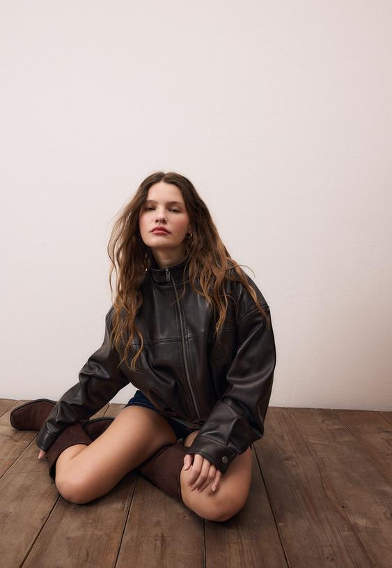 cazadora globo cinturon efecto piel