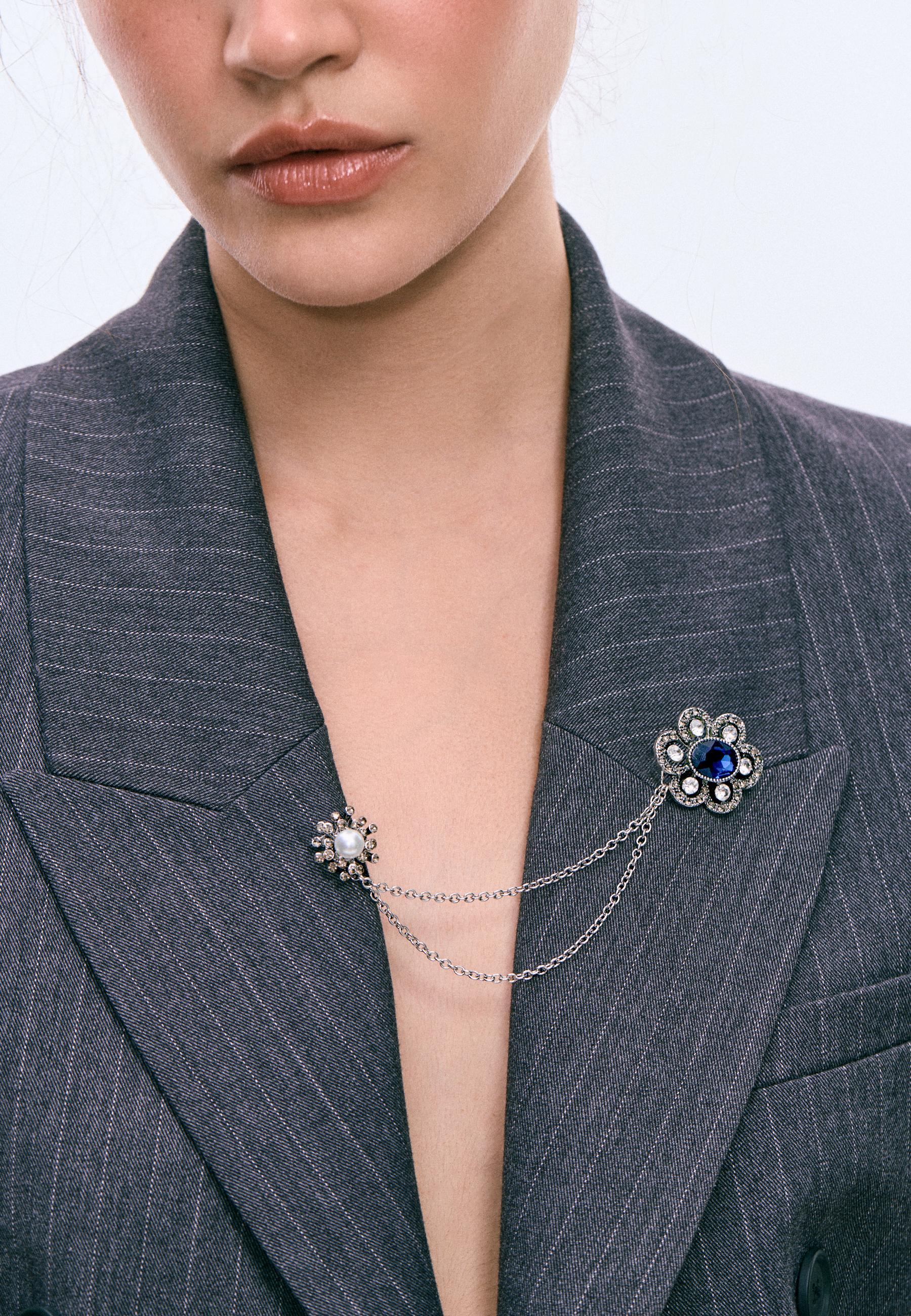 Jewelled chain brooch — Grey