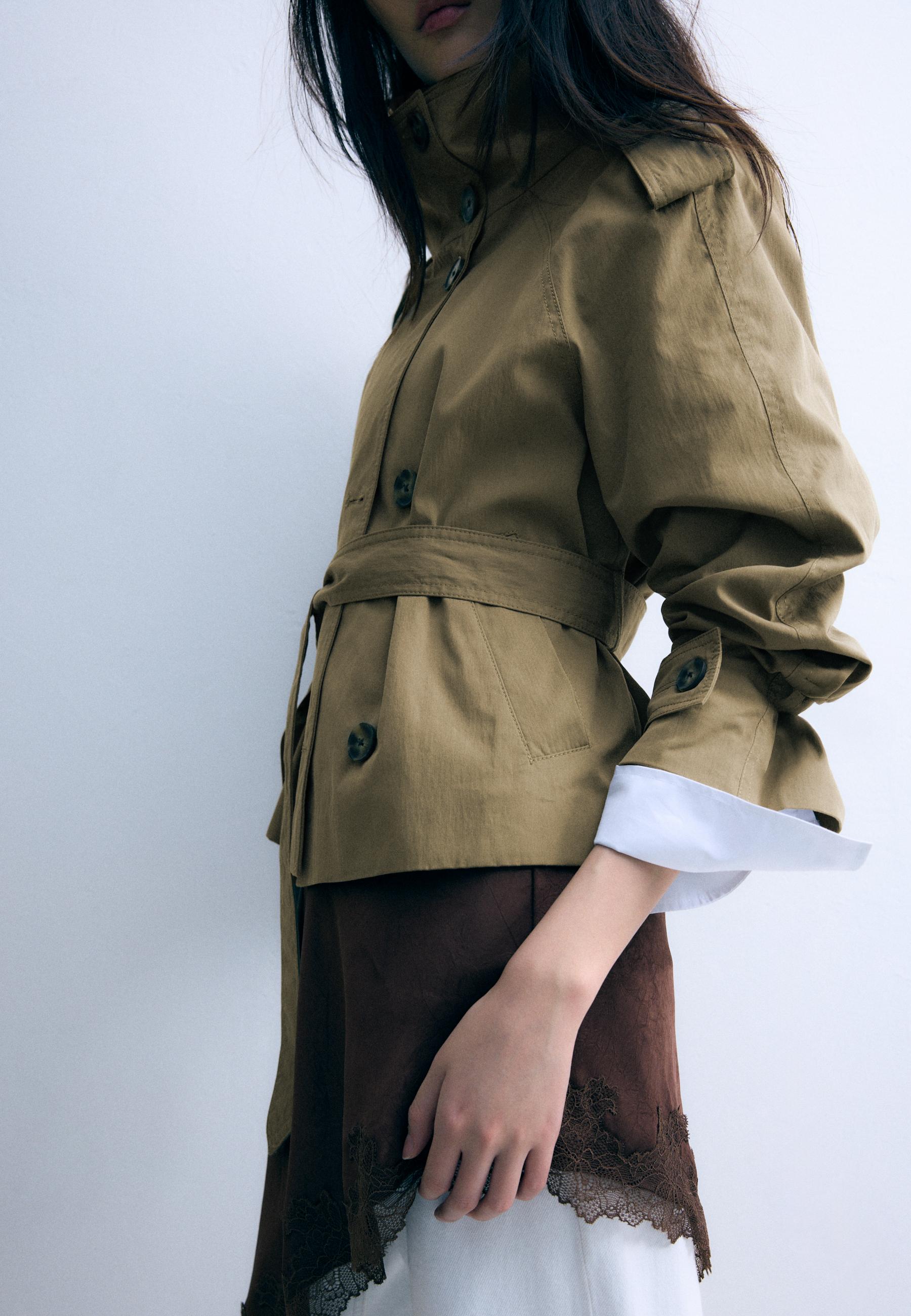 Yüksek yakalı kemerli trençkot - Görsel 7