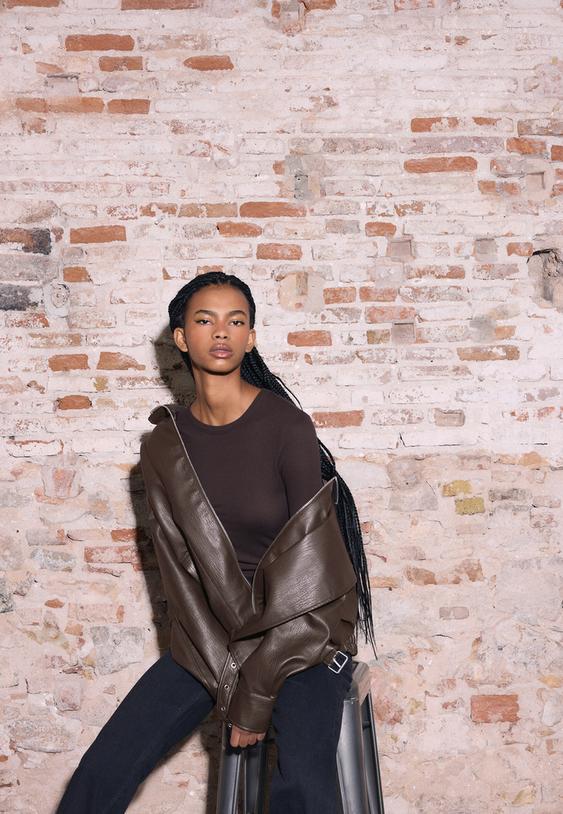 cazadora oversize solapa efecto piel