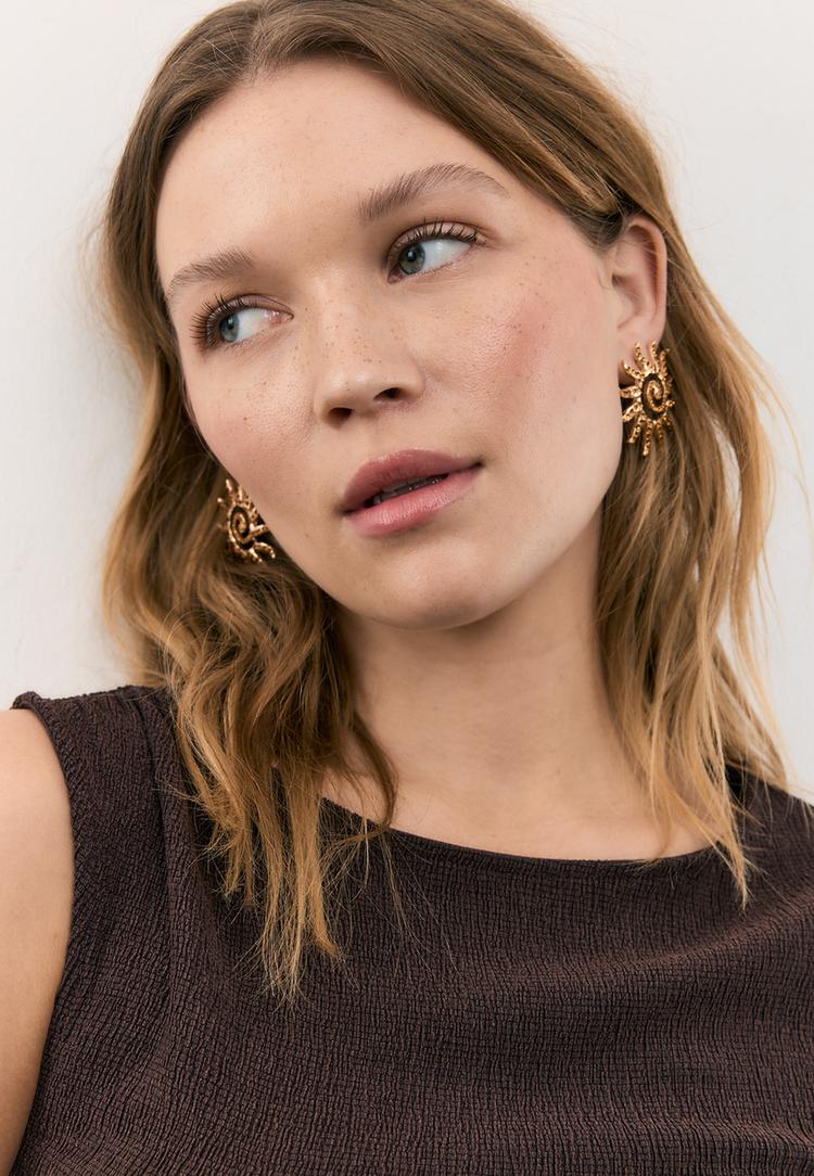 Stradivarius Μικρά Σκουλαρίκια Ήλιος Με Στρας Χρυσαφί Os φωτογραφία