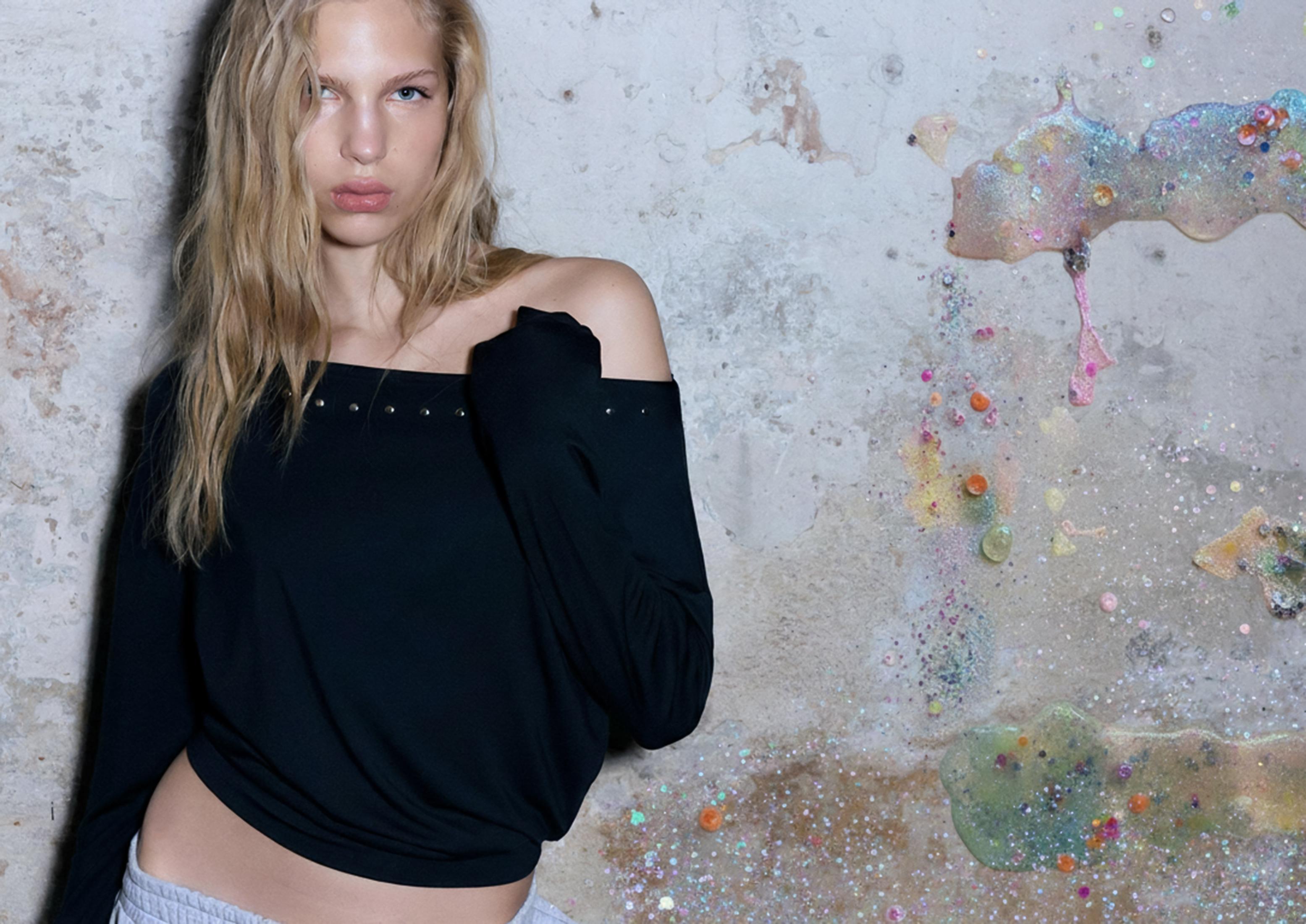 Asymmetric T-shirt with studs — Black