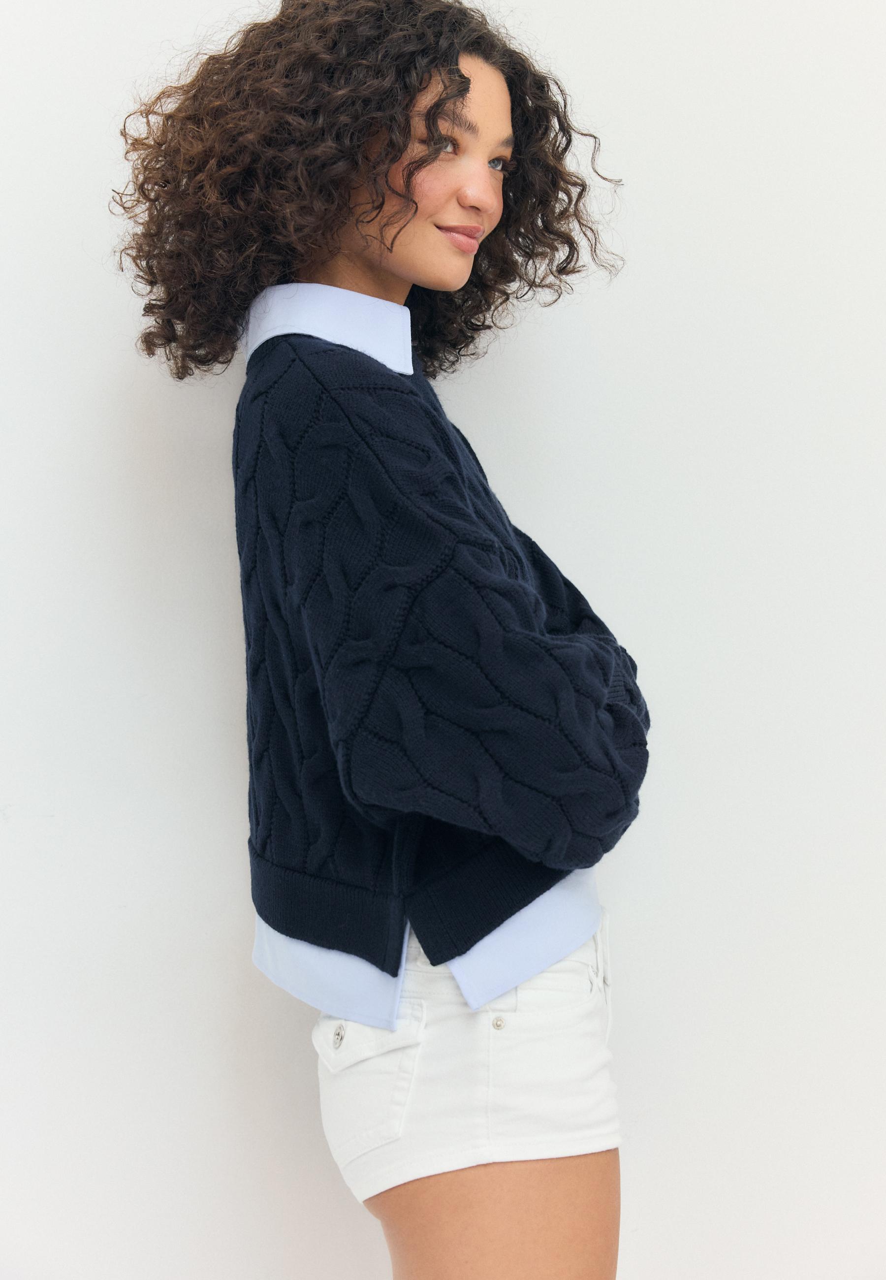 Two-fabric knit sweater with detachable collar — Navy blue