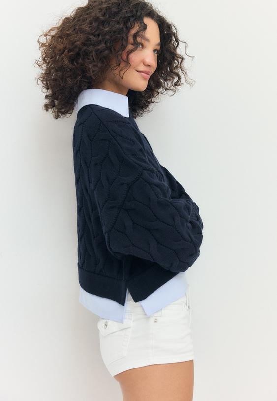twofabric knit sweater with detachable collar