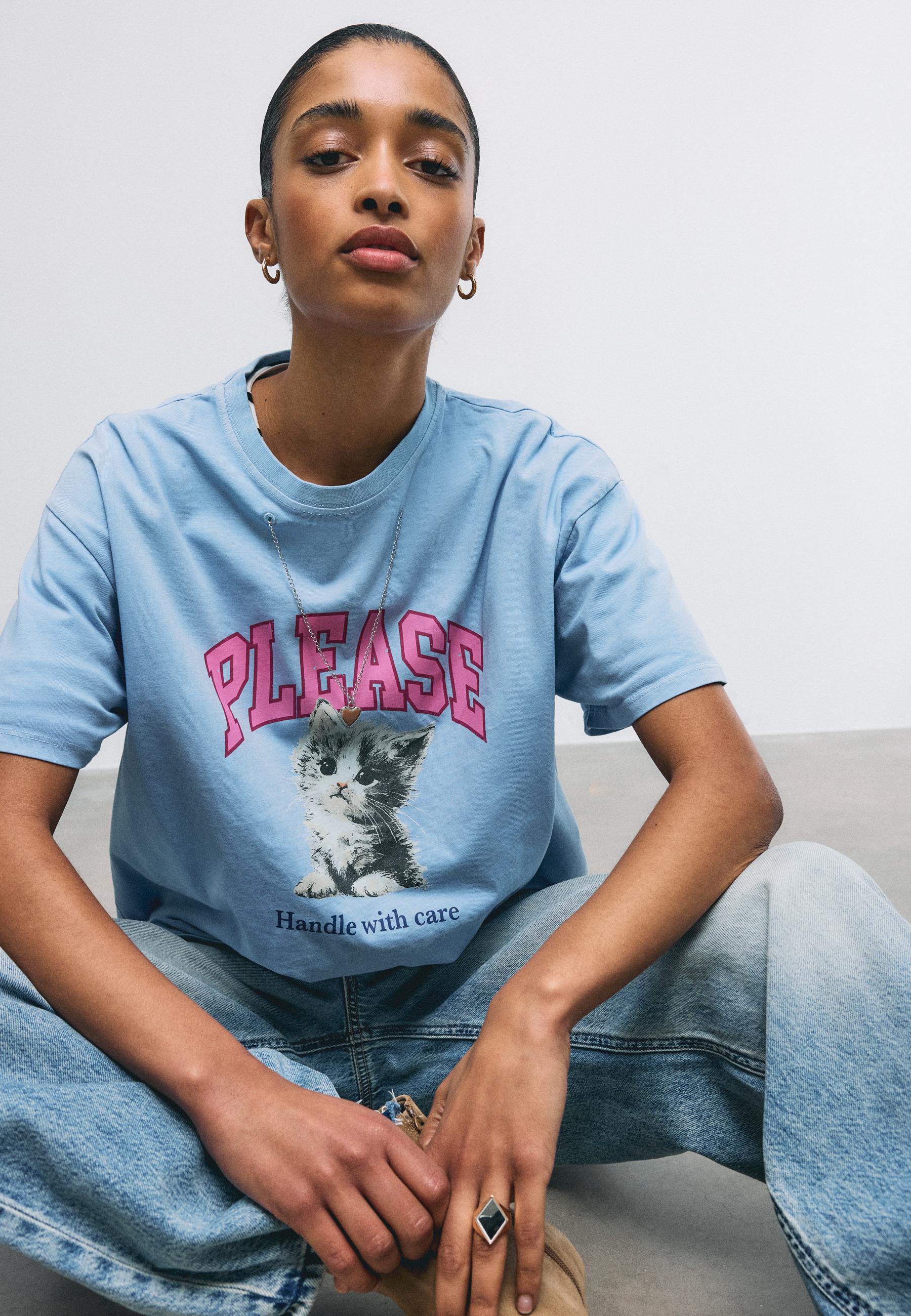 Short sleeve T-shirt with graphic and appliqué - Women's fashion