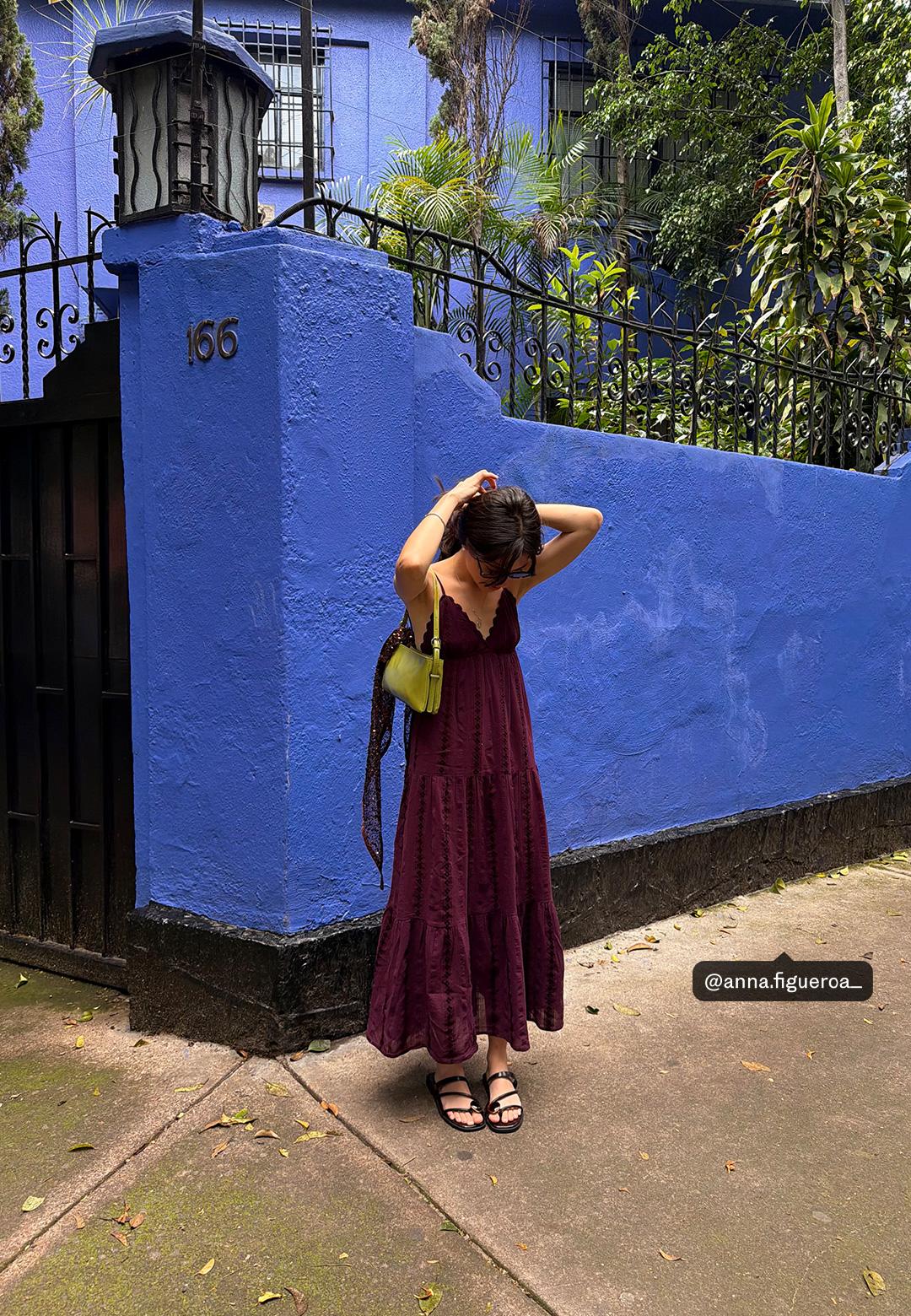 Long flowing dress with open back — Purple
