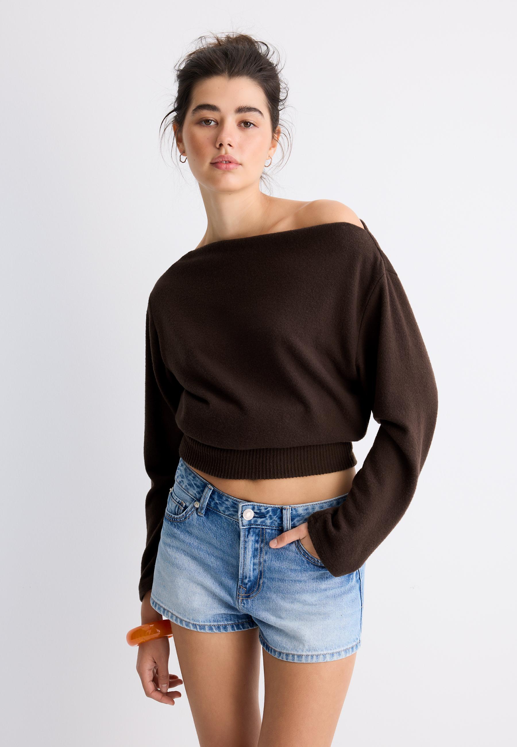 Boat neck knit T-shirt with sash belt — Brown