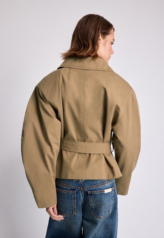 trench curta com cinto
