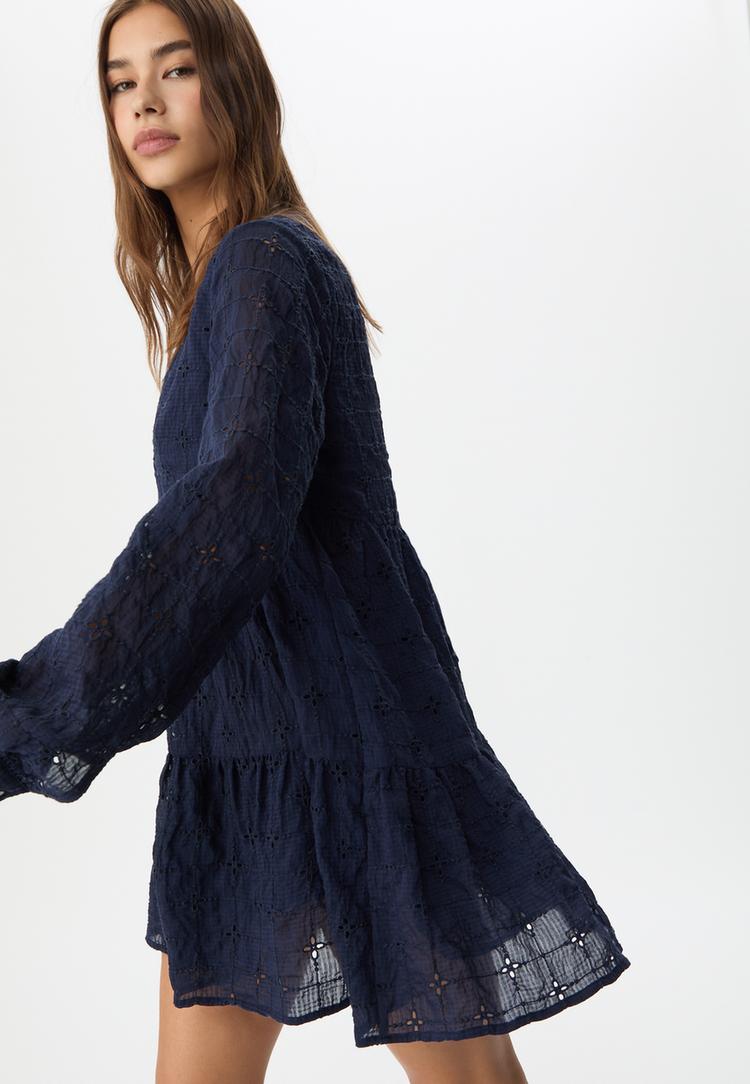 vestido corto fluido bordados