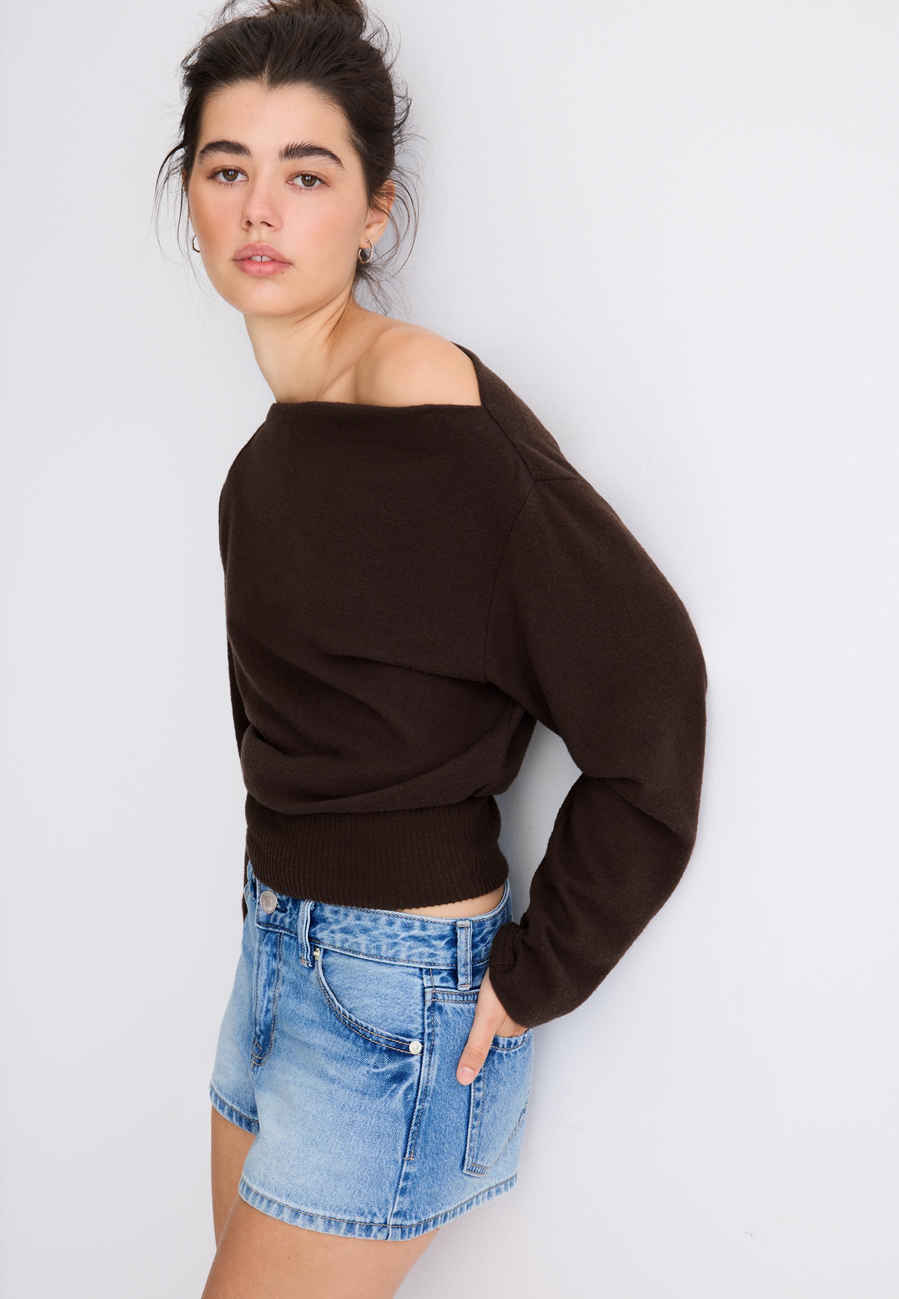 Boat neck knit T-shirt with sash belt — Brown