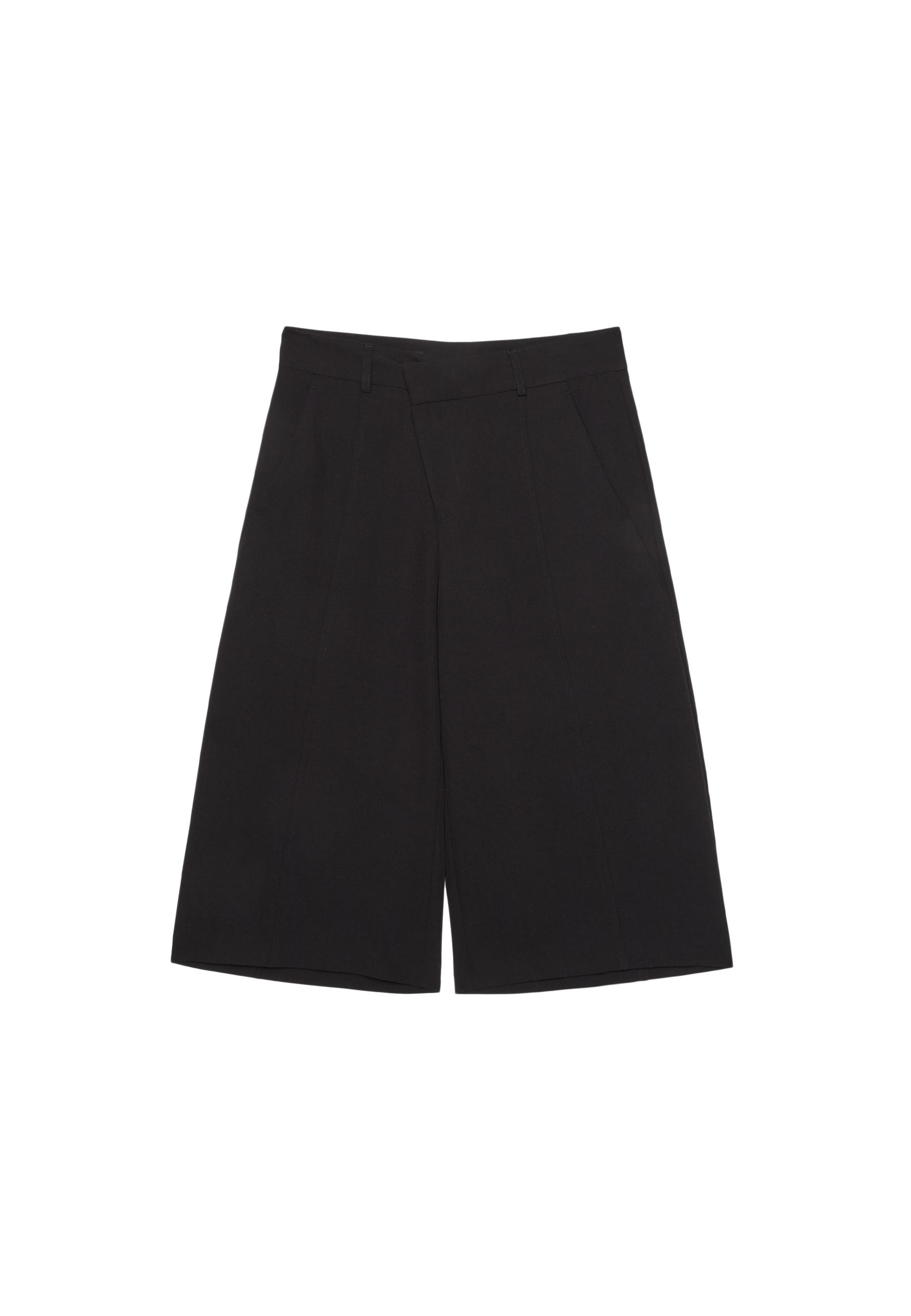 Crossed-waist smart Bermuda shorts — Black