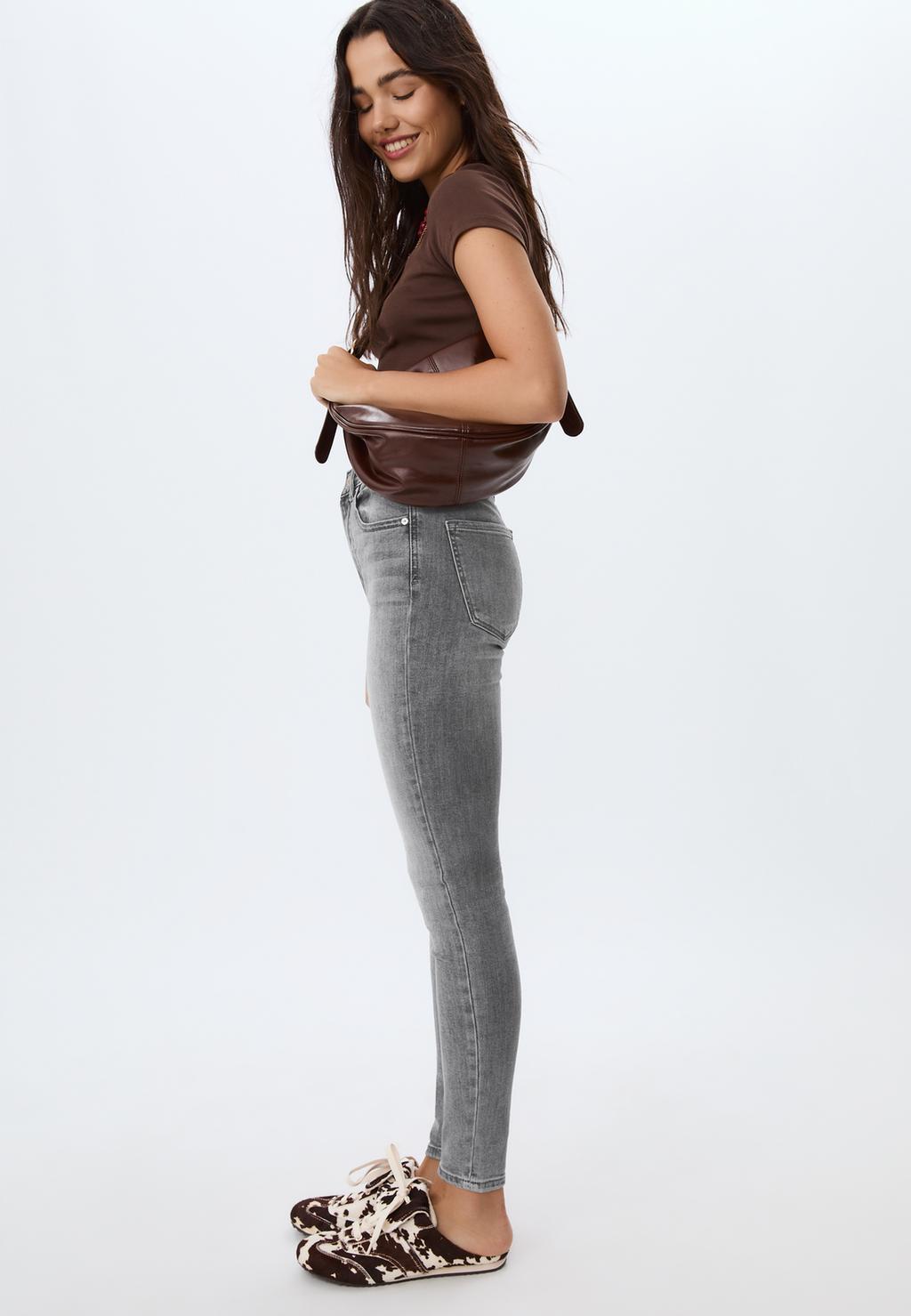 D07 Regular waist skinny džínsy