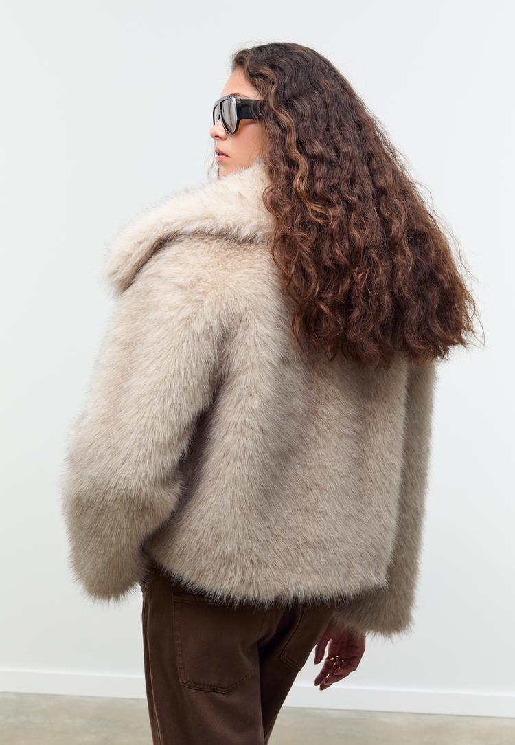 blouson court en fausse fourrure