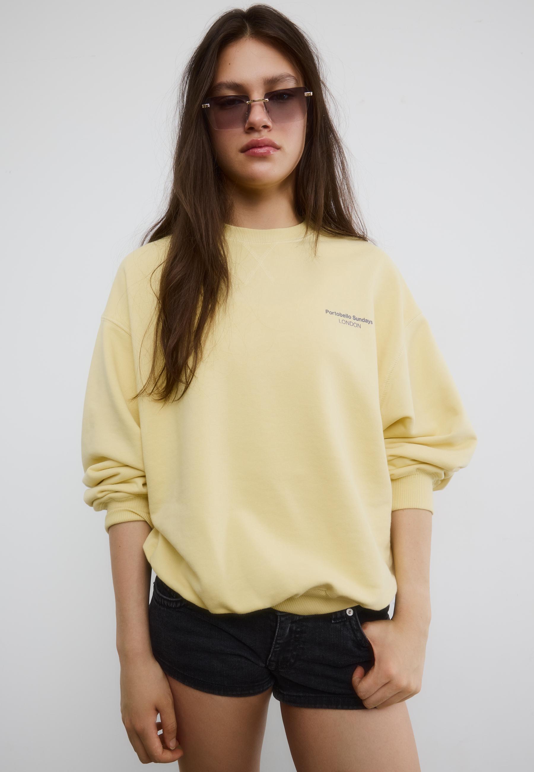 Long sleeve round neck text sweatshirt — Pastel yellow