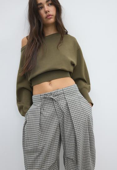 Technical trousers with pleat detail and print — Black 4