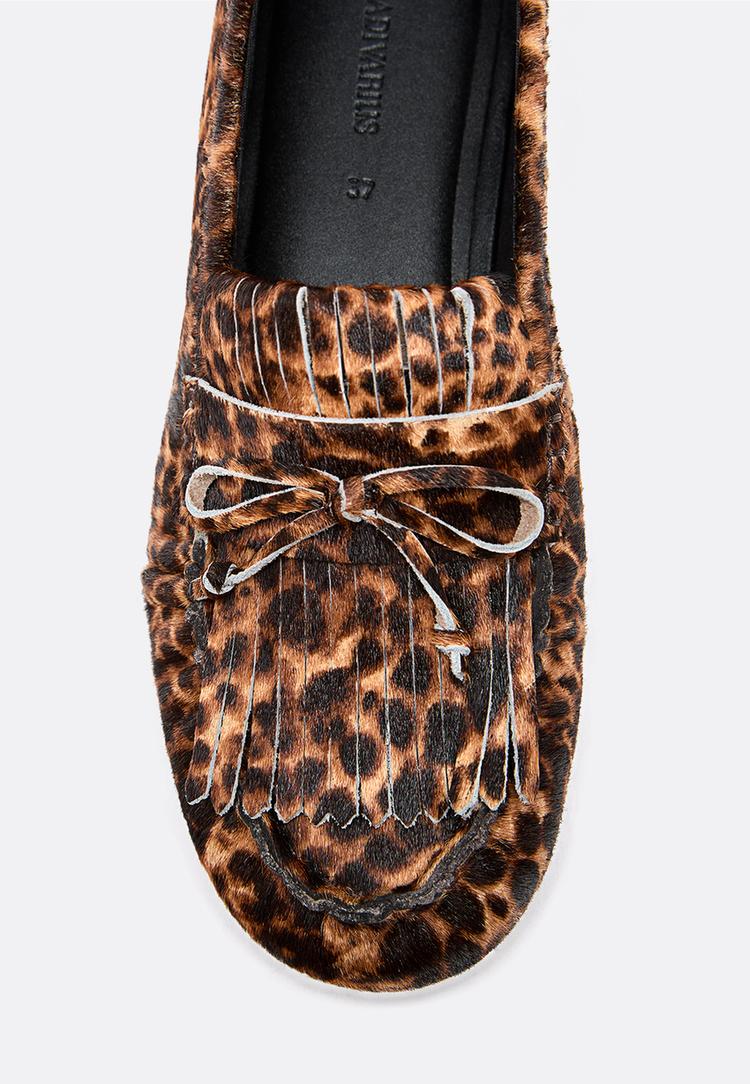 mocassins com franjas em pele animal print