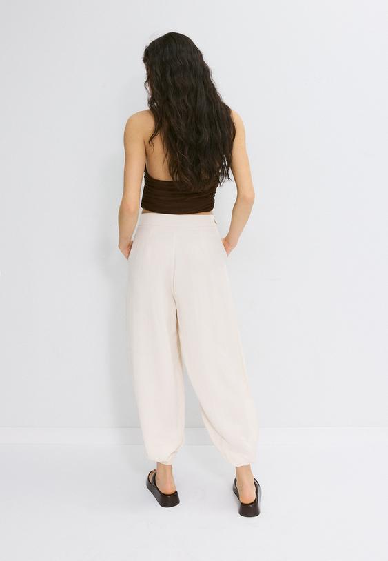 Stradivarius Balloon Trousers With Buckle Ecru 4
