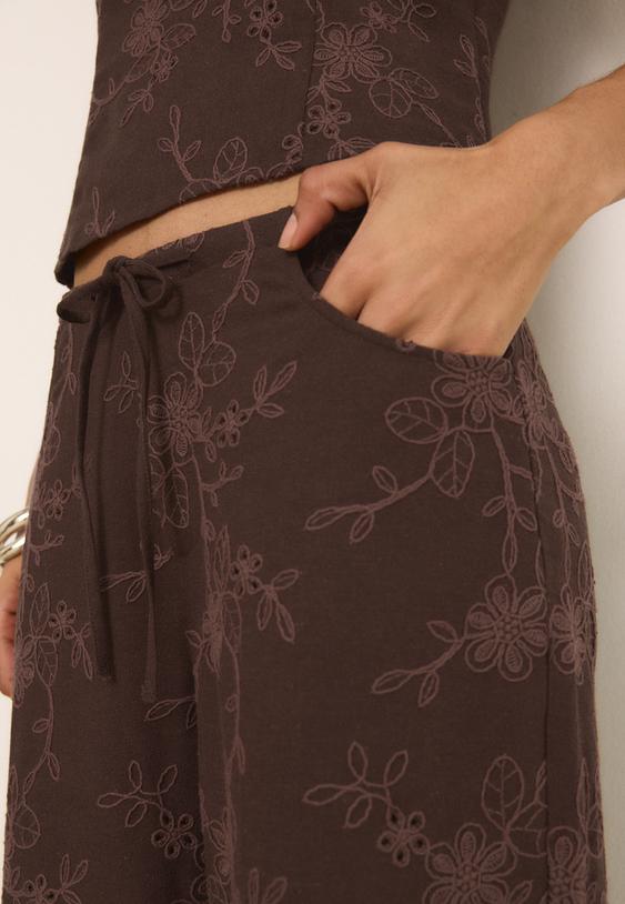 pantalon bordado straight