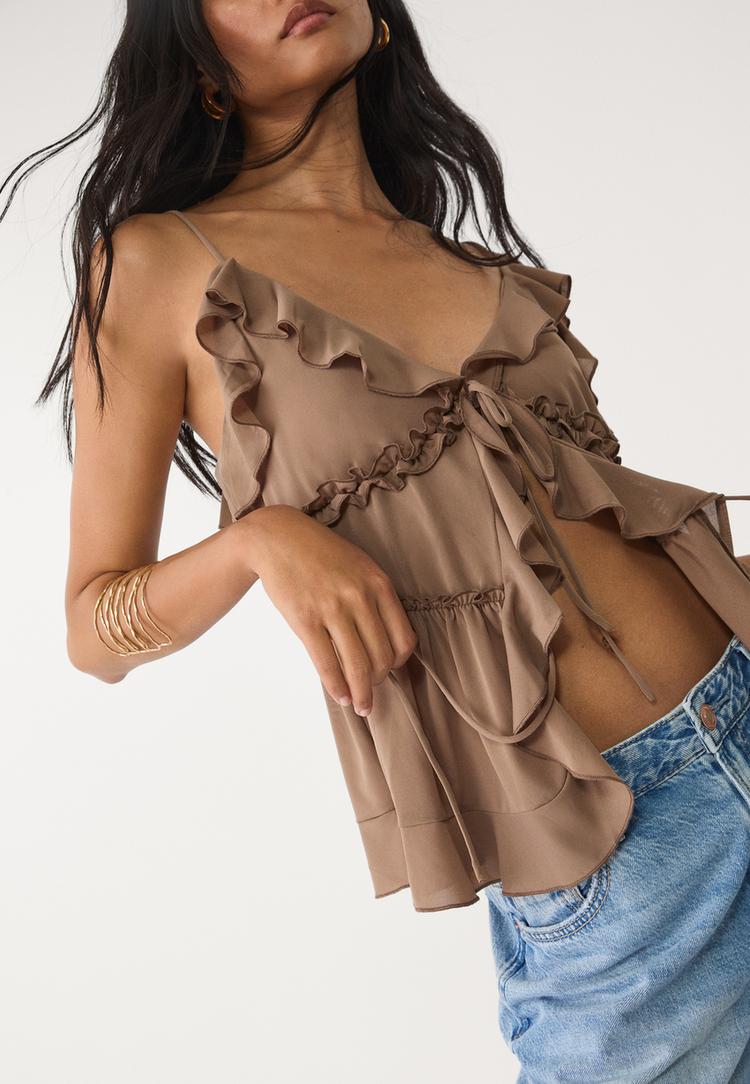 top met bandjes en volants