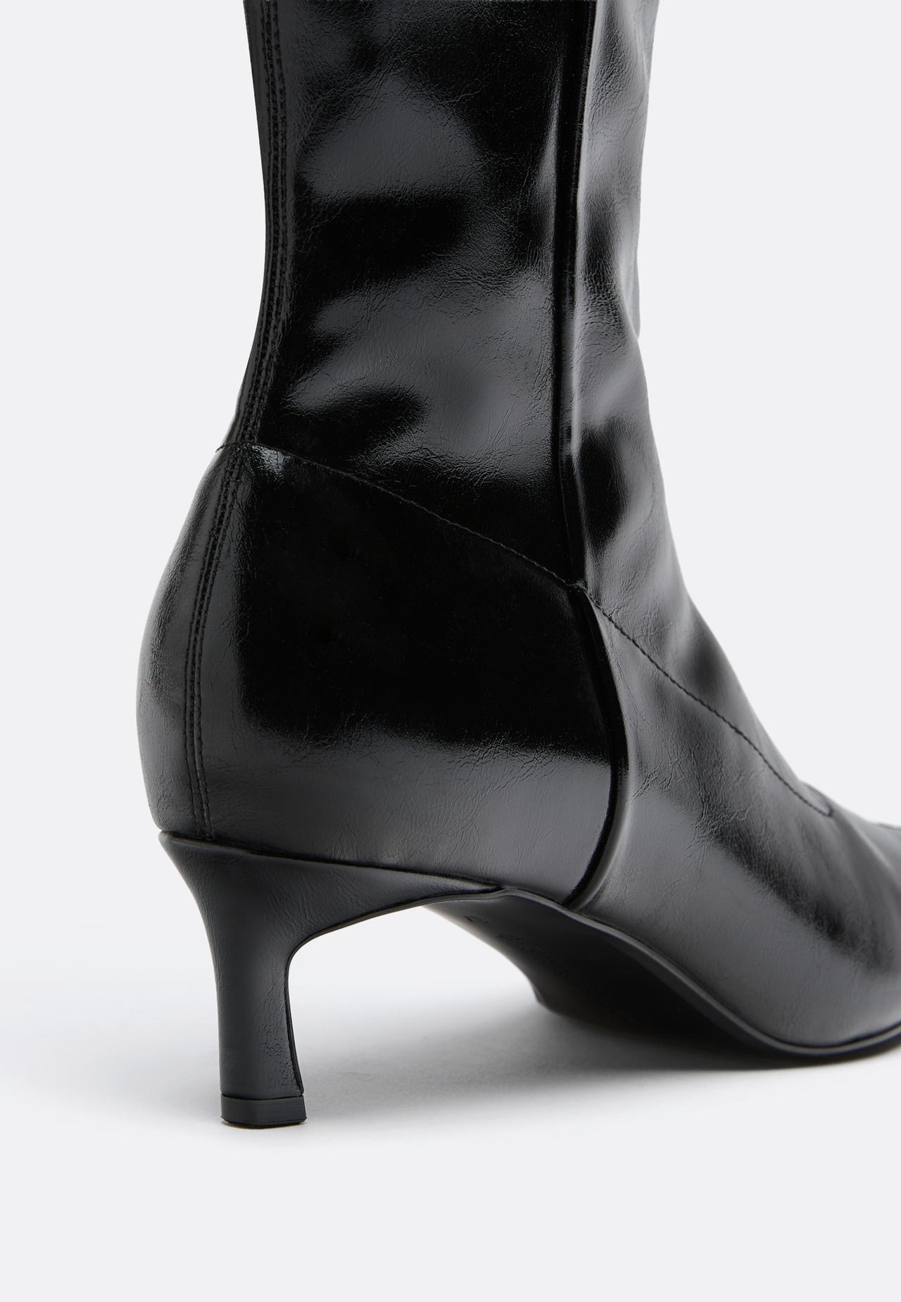 Fitted kitten heel boots — BLACK 