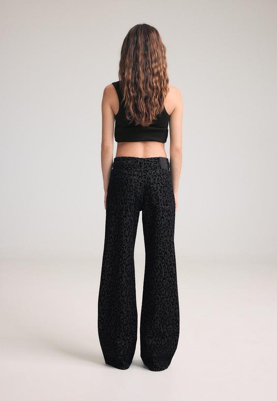 jeans stampa floccata leopardata