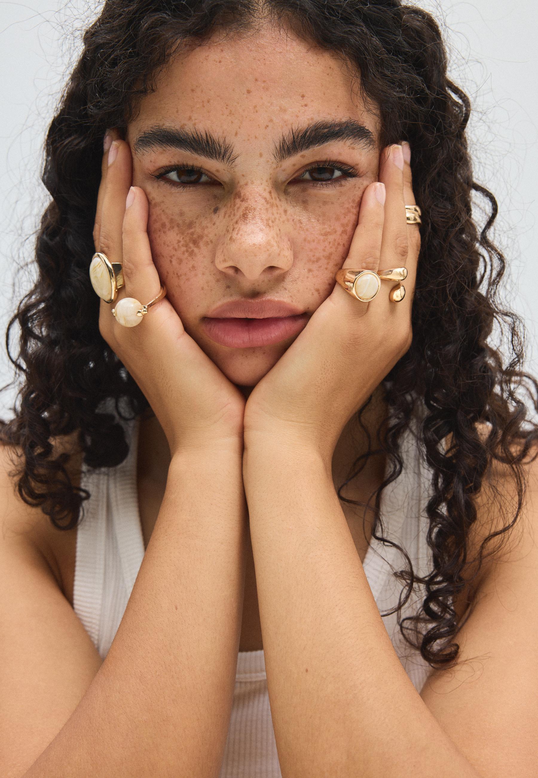 Set of 5 beaded rings — Gold