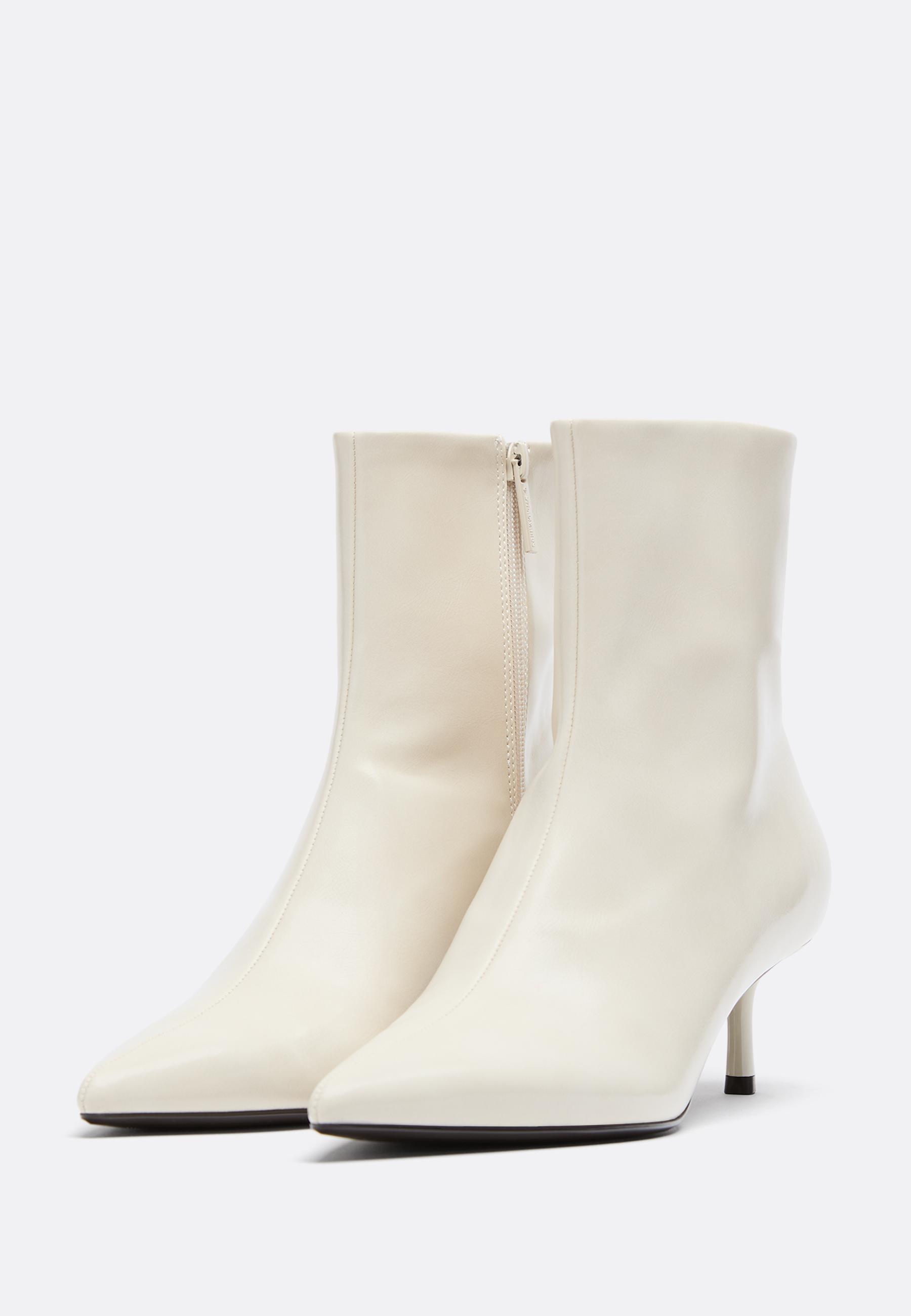 Stradivarius Μποτίνια Με Kitten Heel Και Όψη Δέρματος Εκρού 40