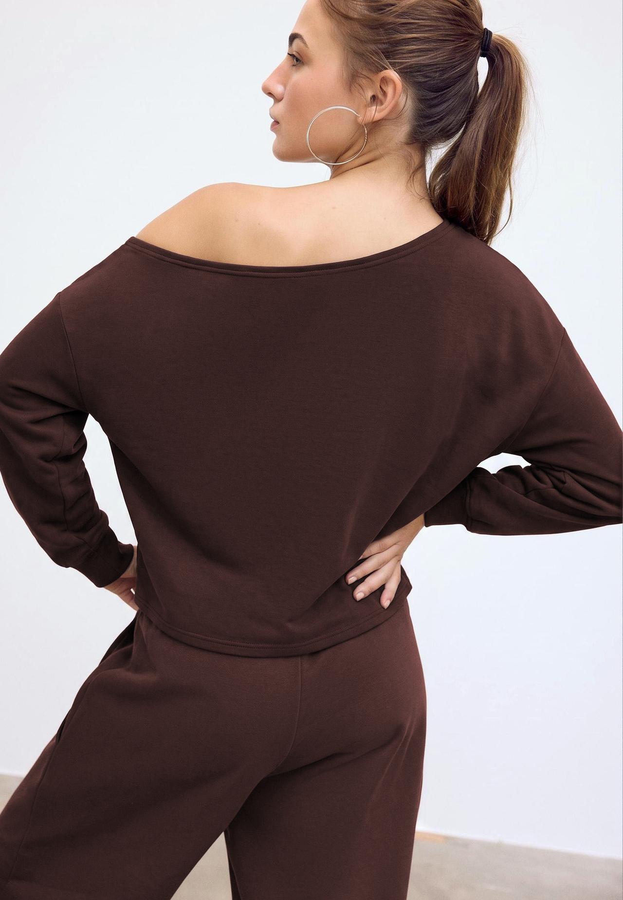 Soft-touch off-the-shoulder sweatshirt — Brown