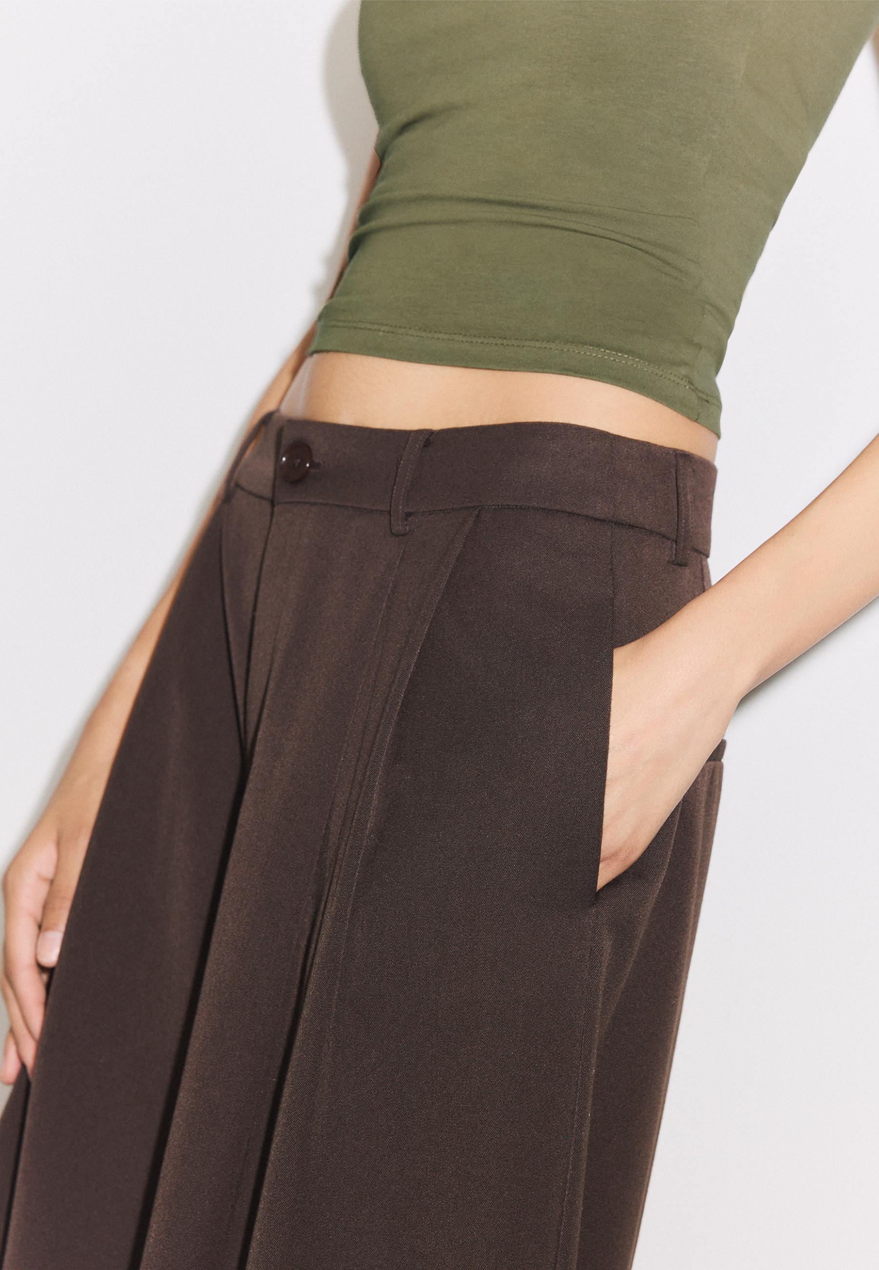 Wide-leg tailored trousers with darts — Brown